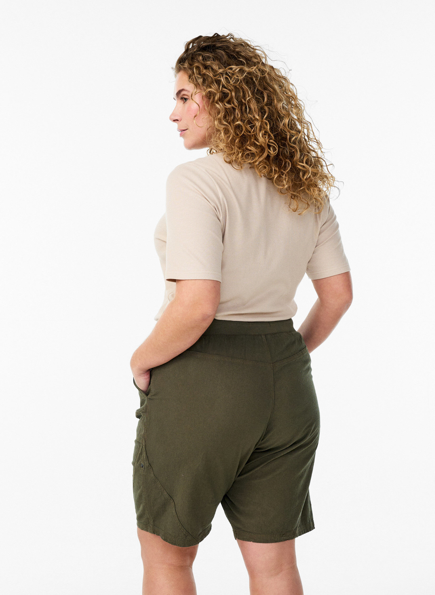 Zizzi Luzne bawelniane szorty z kieszeniami, Zielony, Model image number 2