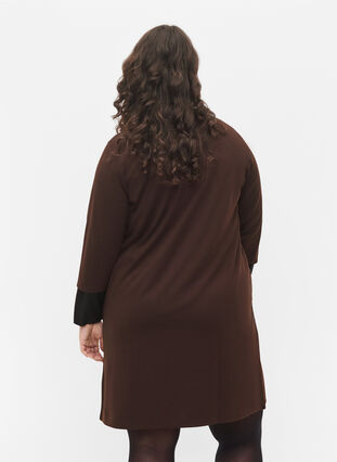Gladka sukienka z dekoltem w szpic i rekawami 3/4, Coffee Bean, Model image number 1