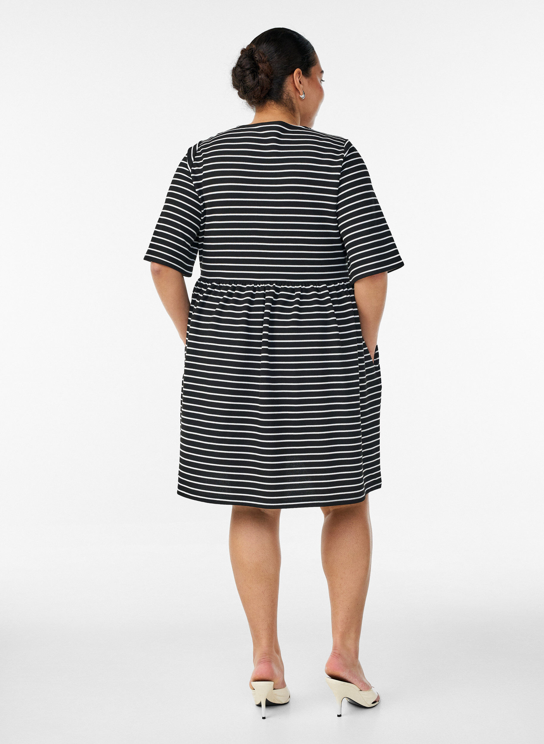 ZizziSukienka o prazkowanej fakturze i kroju empire, Biały, Model image number 2