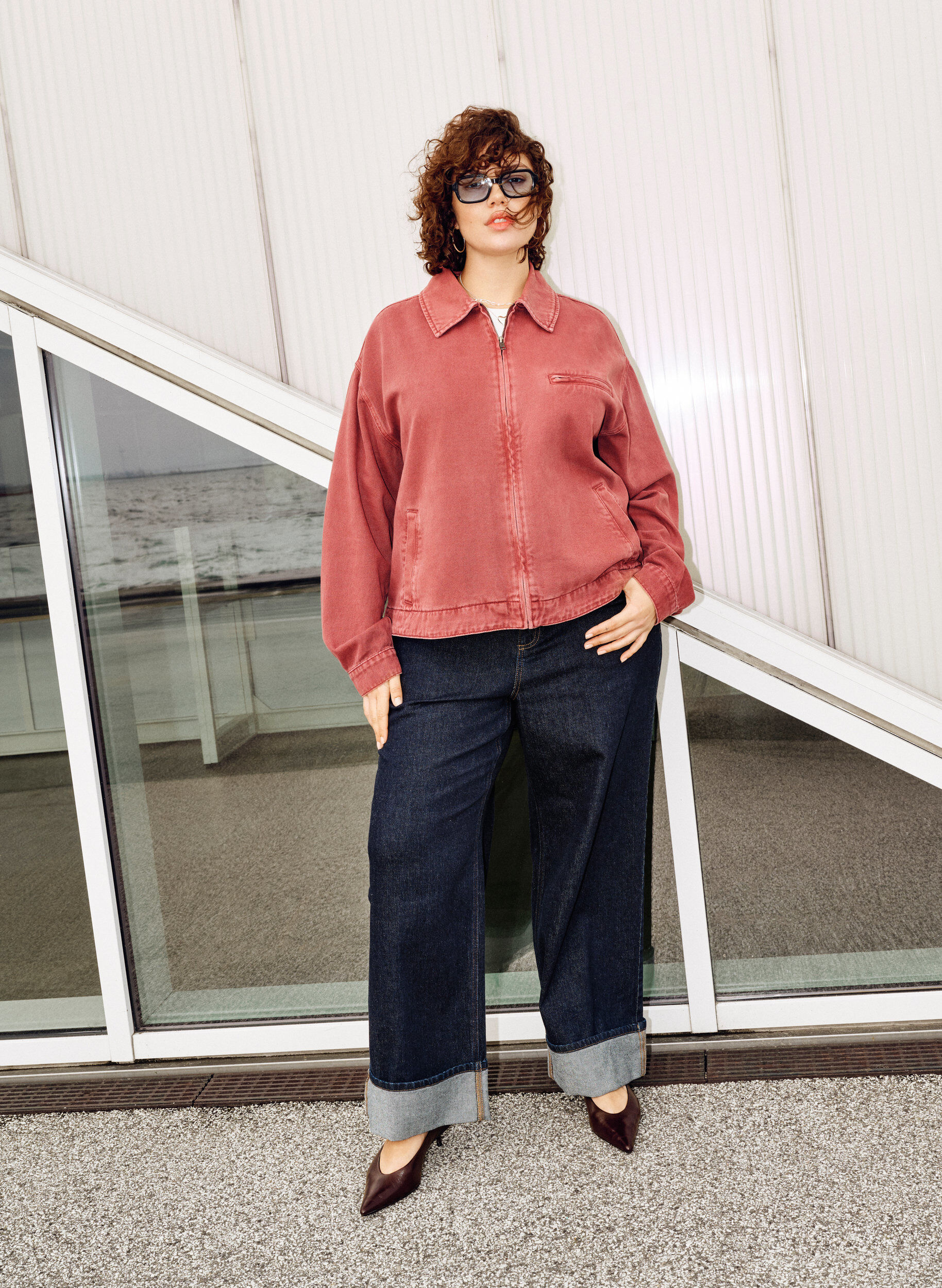 Zizzi Jeansy proste z szerokimi nogawkami i wykonczeniem skreconym, Niebieskie, Image image number 0