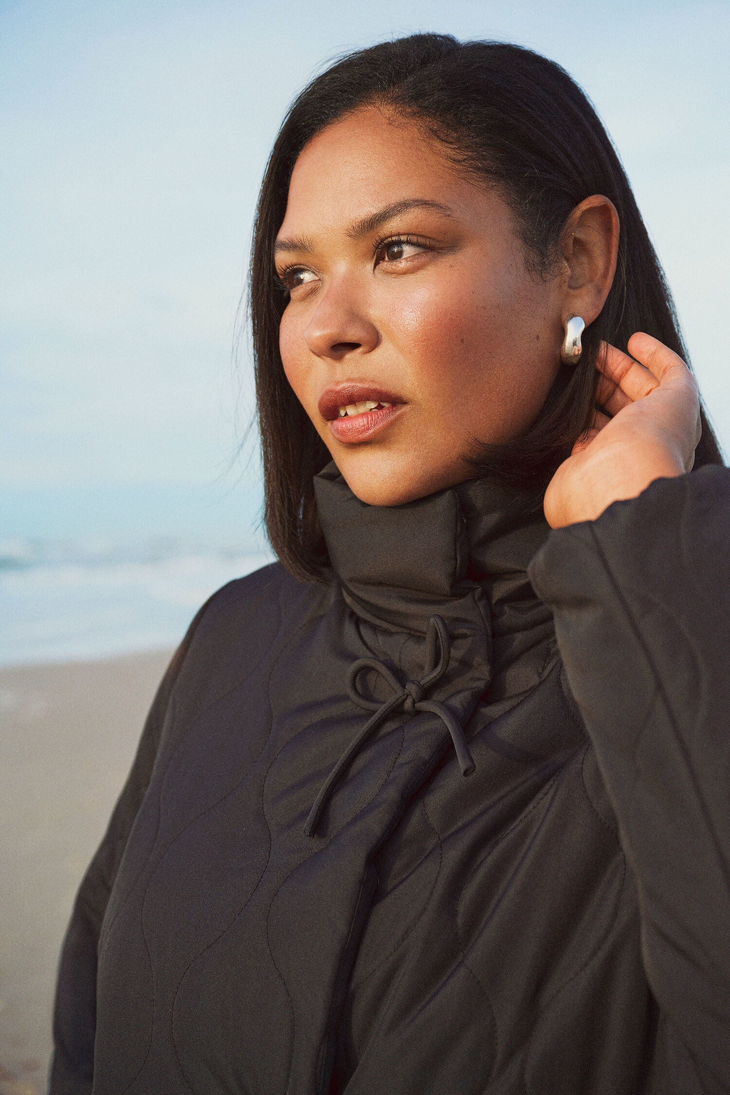 Zizzi Kr&oacute;tka pikowana kurtka z kokardkami, , Model