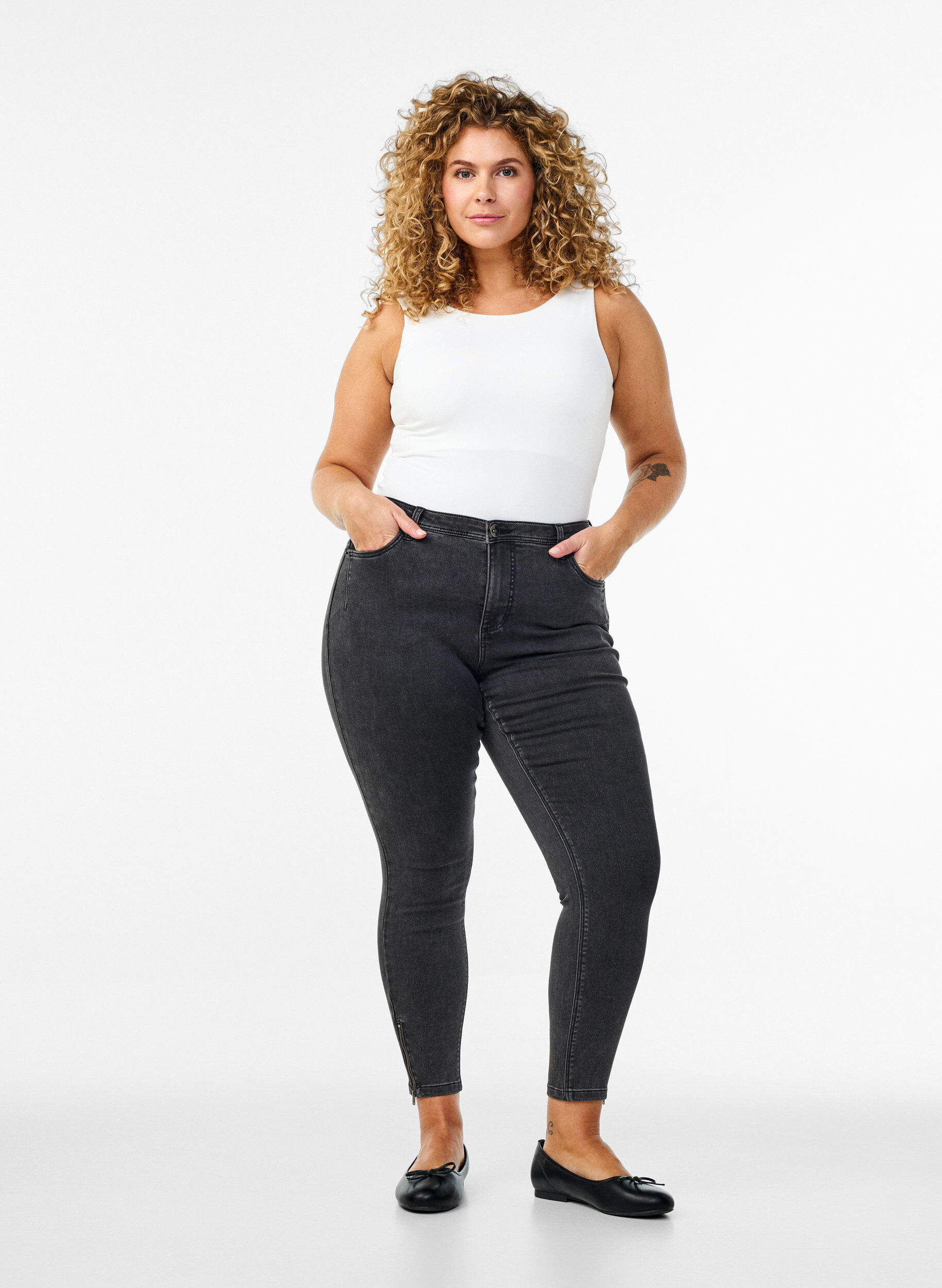 Jeansy Amy nad kostke z suwakiem, Szary, Model
