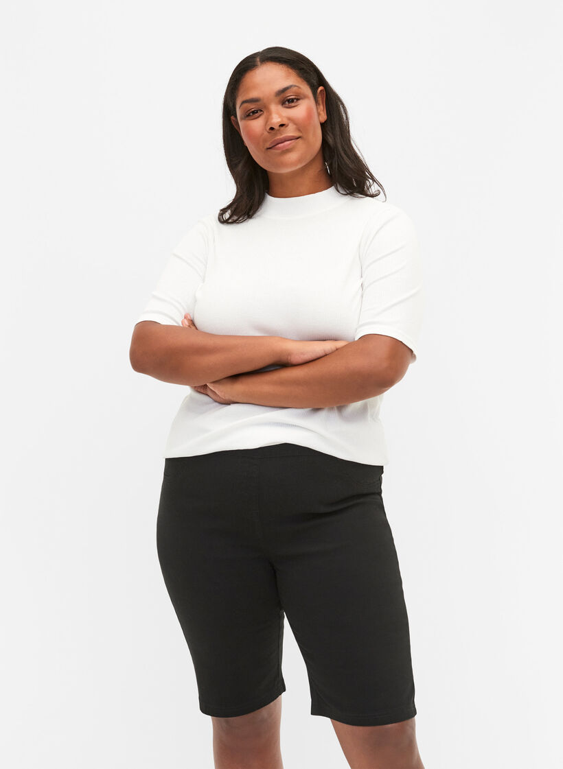 Dopasowane szorty z kieszeniami z tylu, Black, Model image number 0