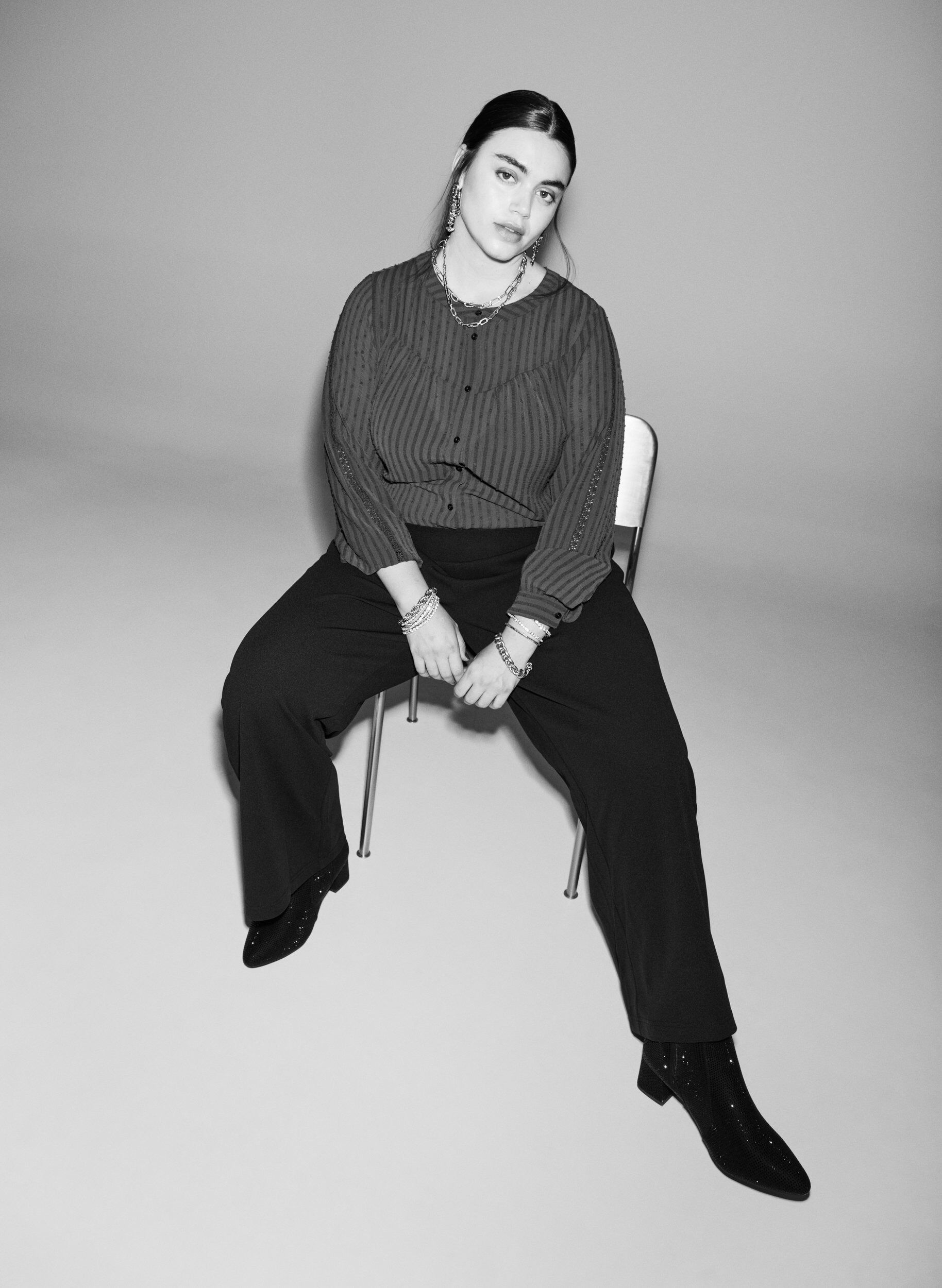 Zizzi Koszula z teksturowanym wzorem w kropki i haftowanymi detalami, Ciemnobordowy, Image image number 0