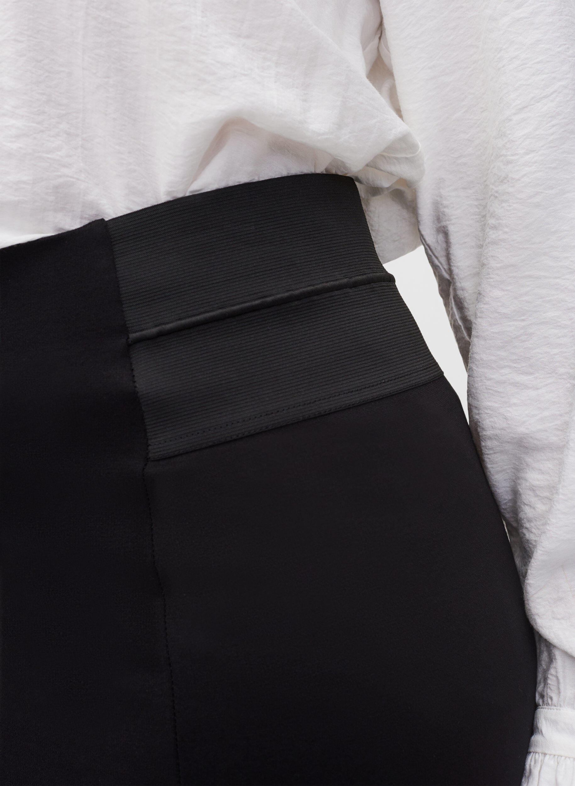 Zizzi Dopasowana sp&oacute;dnica z elastyczna talia, Czarne, Model image number 3