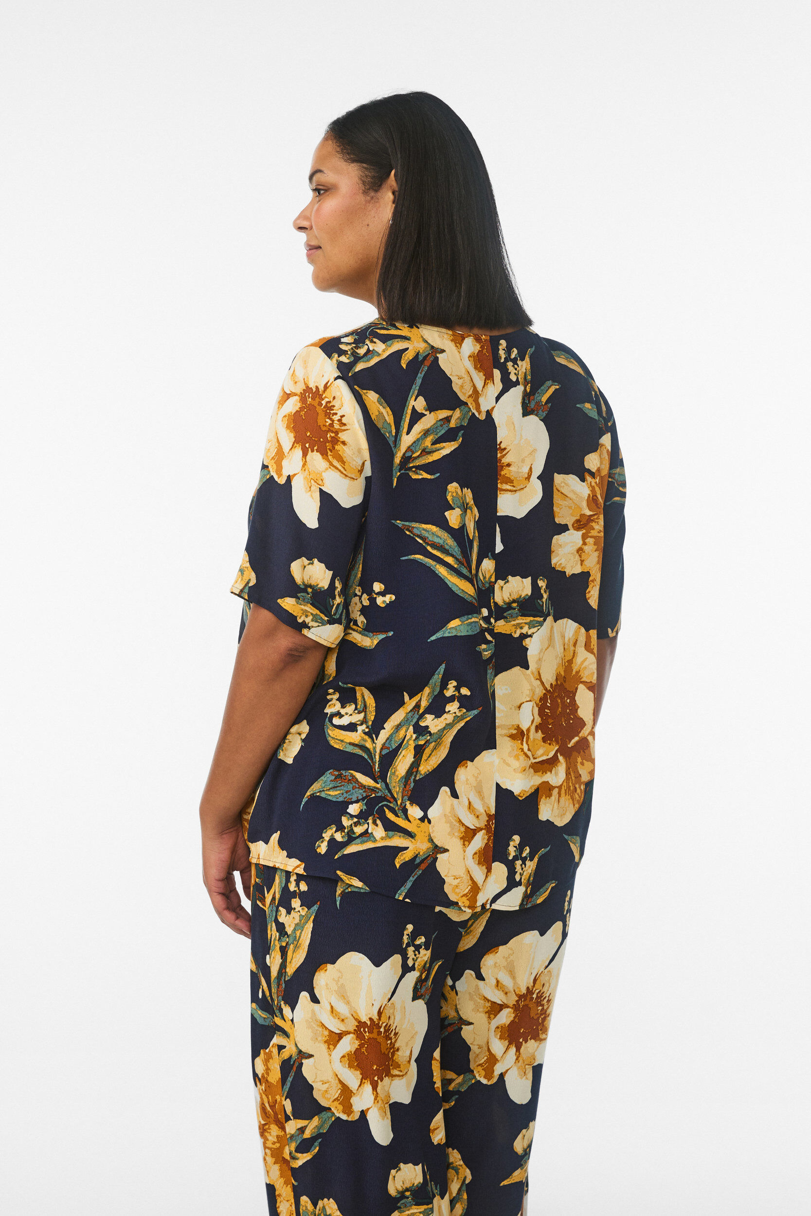 Zizzi Wiskozowa bluzka z kr&oacute;tkim rekawem i nadrukiem, Niebieskie, Model image number 2