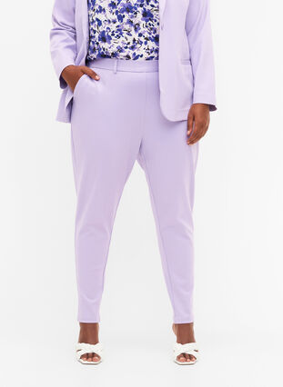 Spodnie nad kostke z kieszeniami, Purple Rose, Model image number 2