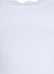 Koszulka bez rekaw&oacute;w z koronkowym wykonczeniem i haftem oczka, Biały, Packshot image number 2