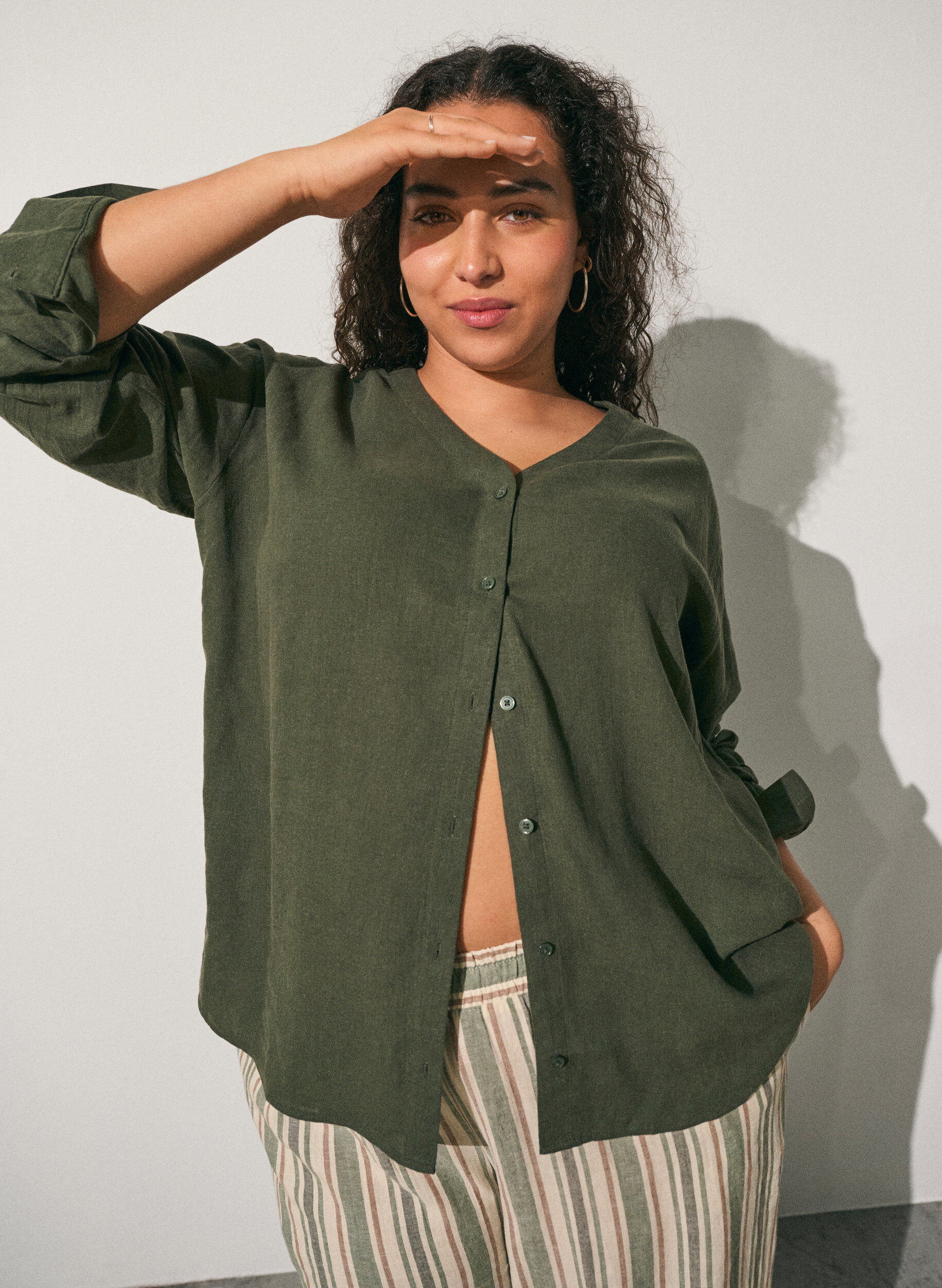 Zizzi Bluzka z lnu i wiskozy z dekoltem w ksztalcie litery V, Zielony, Image image number 0