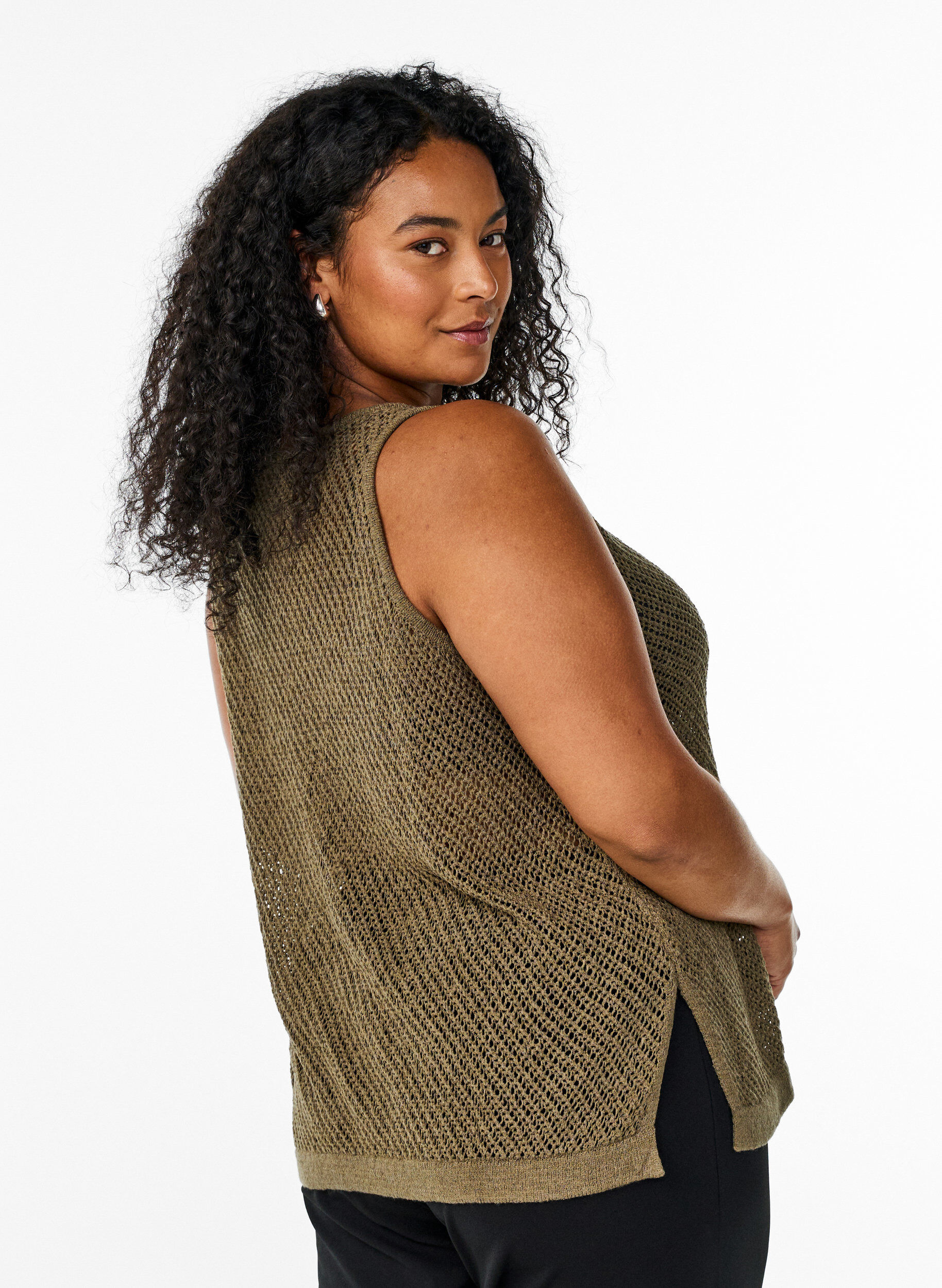 Zizzi FLASH - Dzianinowy top bez rekaw&oacute;w z dekoltem w szpic, Zielony, Model image number 2