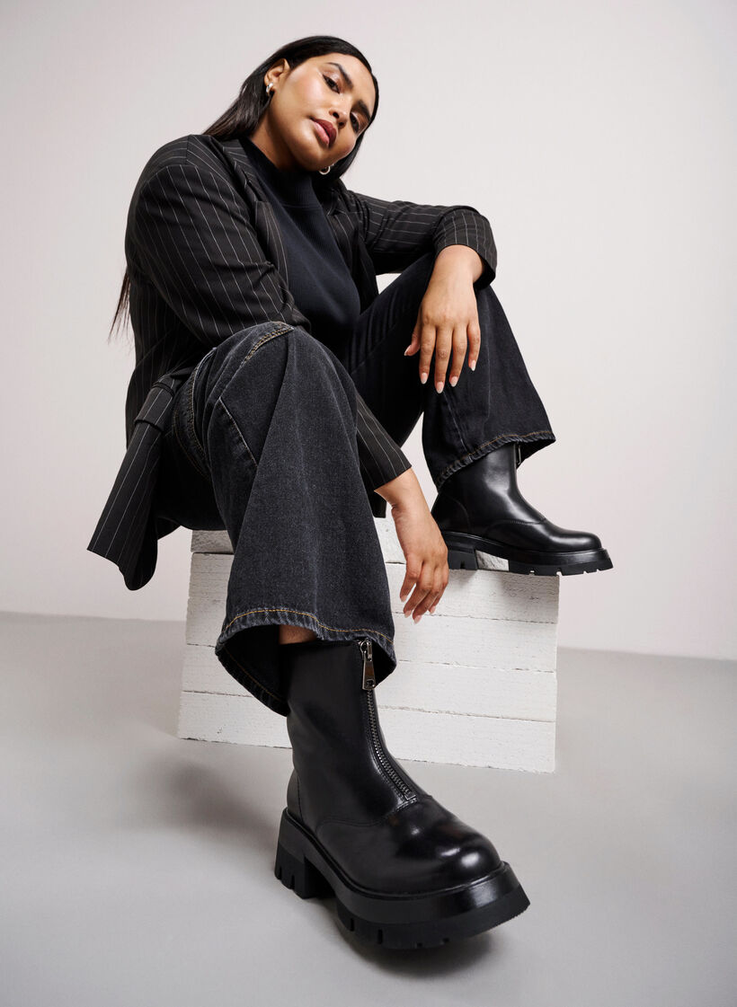 Krótkie szerokie buty ze skóry z zamkiem blyskawicznym, Black, Image image number 1