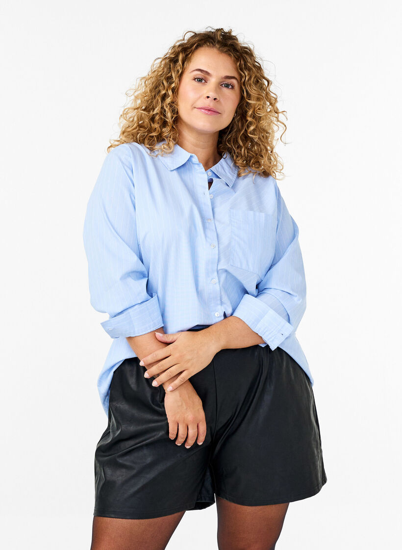 Luzne szorty ze sztucznej skóry, Black, Model image number 0