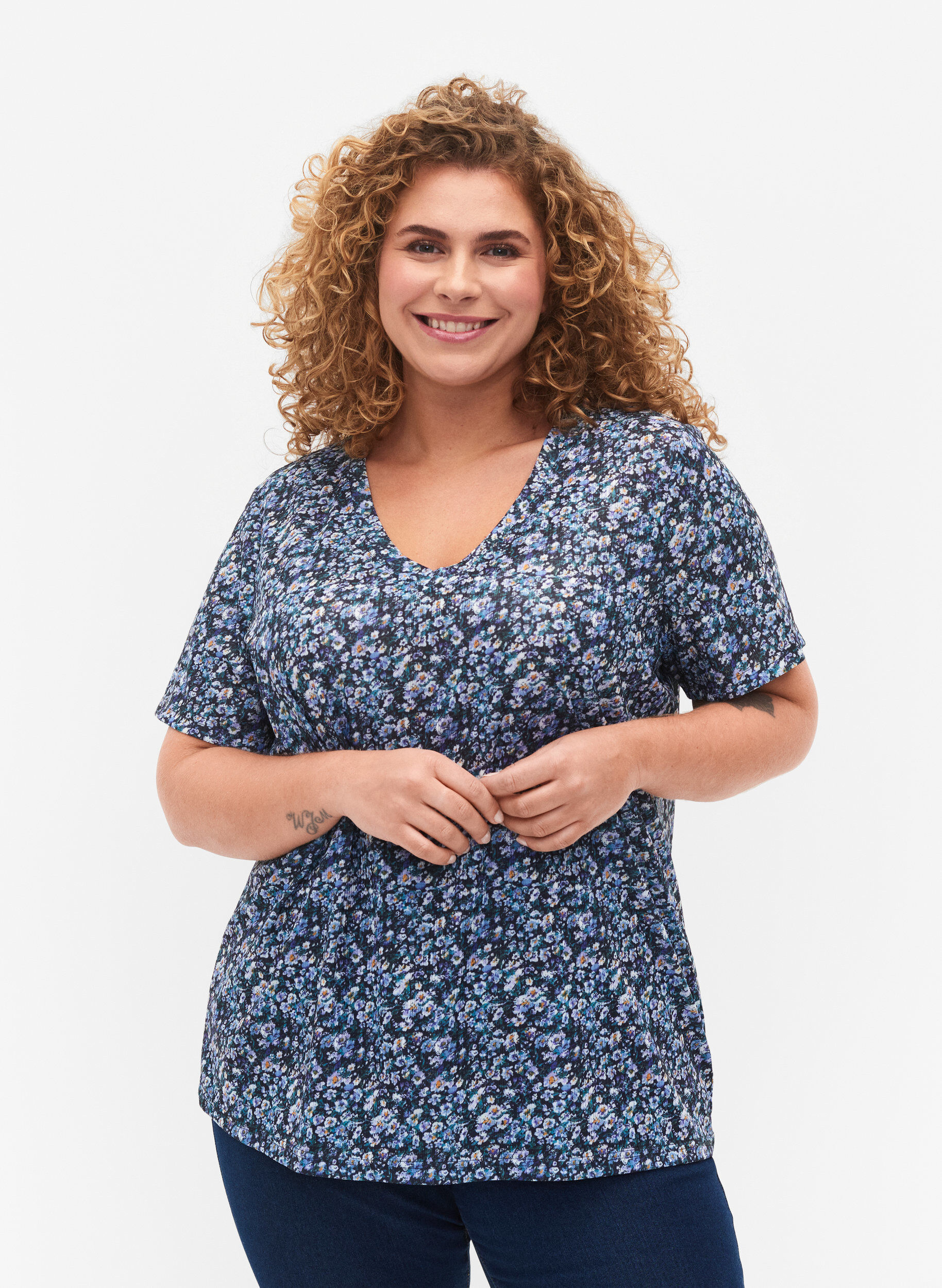 Zizzi Flash &ndash; koszulka z nadrukiem i dekoltem w szpic, Blue Green Ditsy, Model image number 0