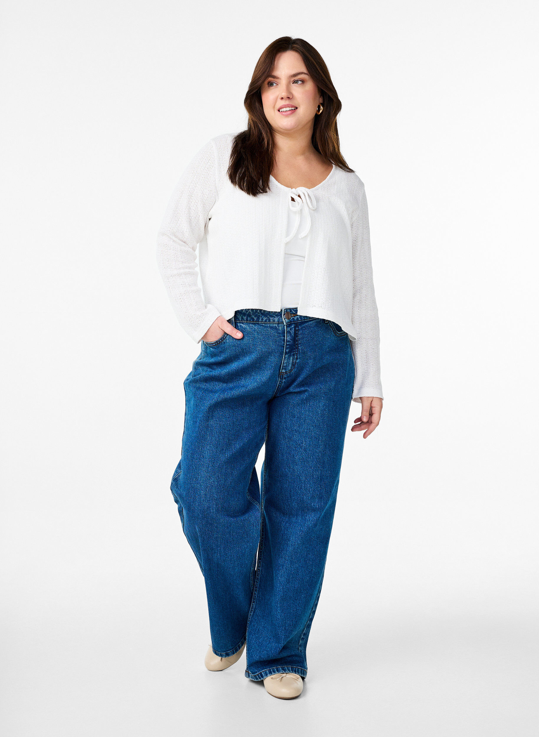 Zizzi Dzersejowy kardigan z faktura i wiazaniem z przodu, Biały, Model image number 1