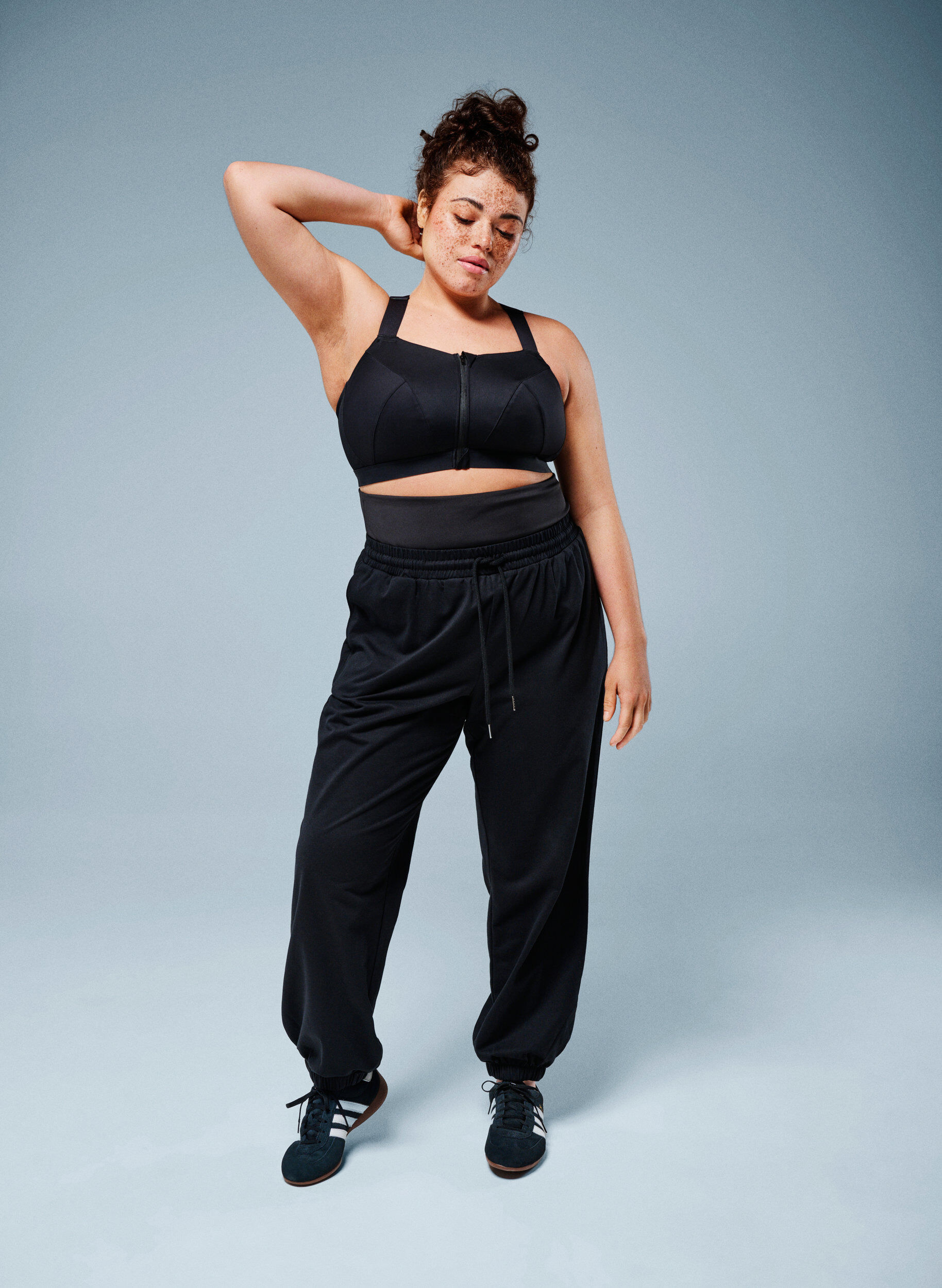 Zizzi Spodnie dresowe z szeroka gumka w pasie, Czarne, Image image number 0