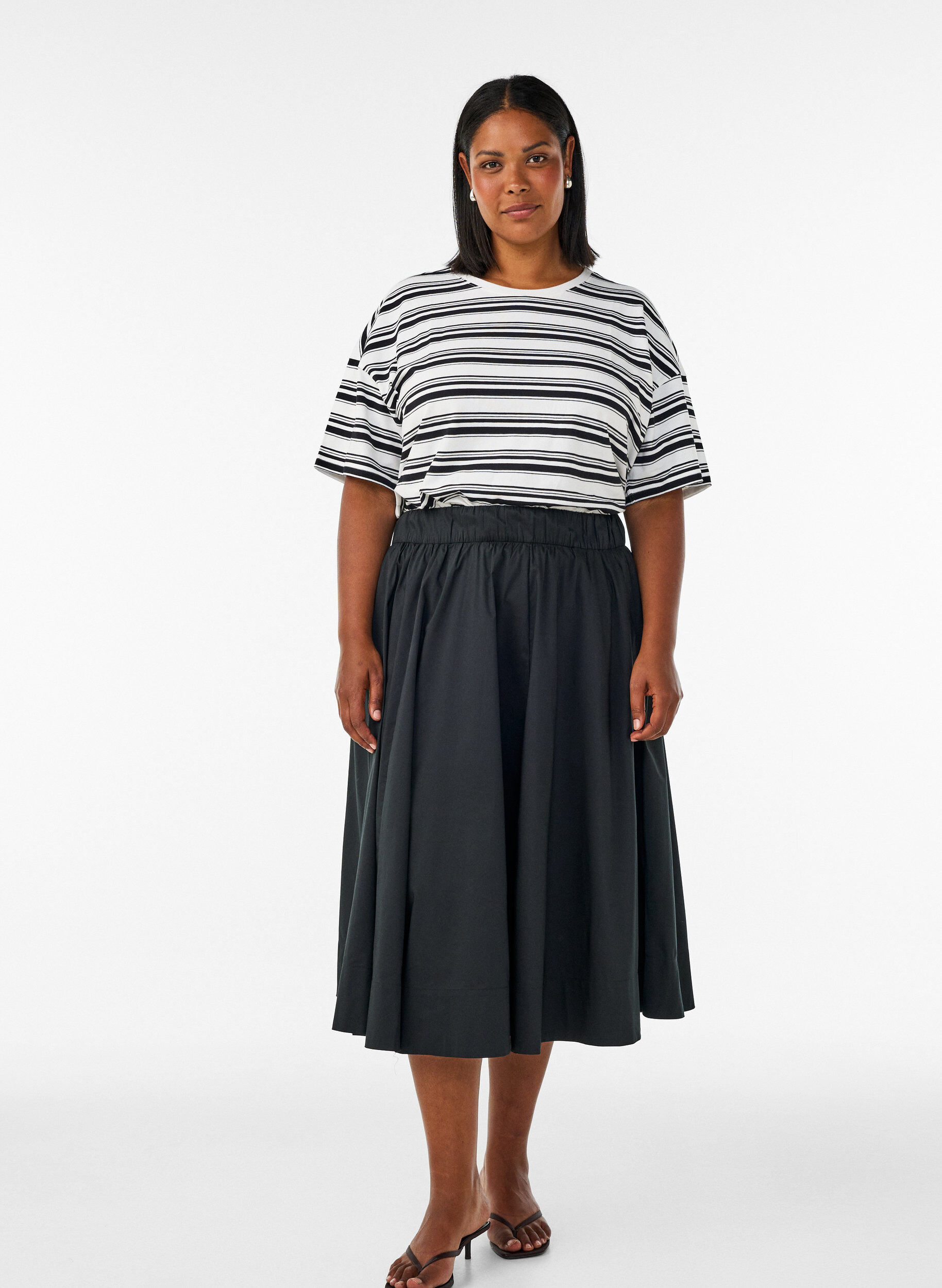 ZizziSp&oacute;dnica midi o szerokim, trapezowym kroju, Czarne, Model image number 1