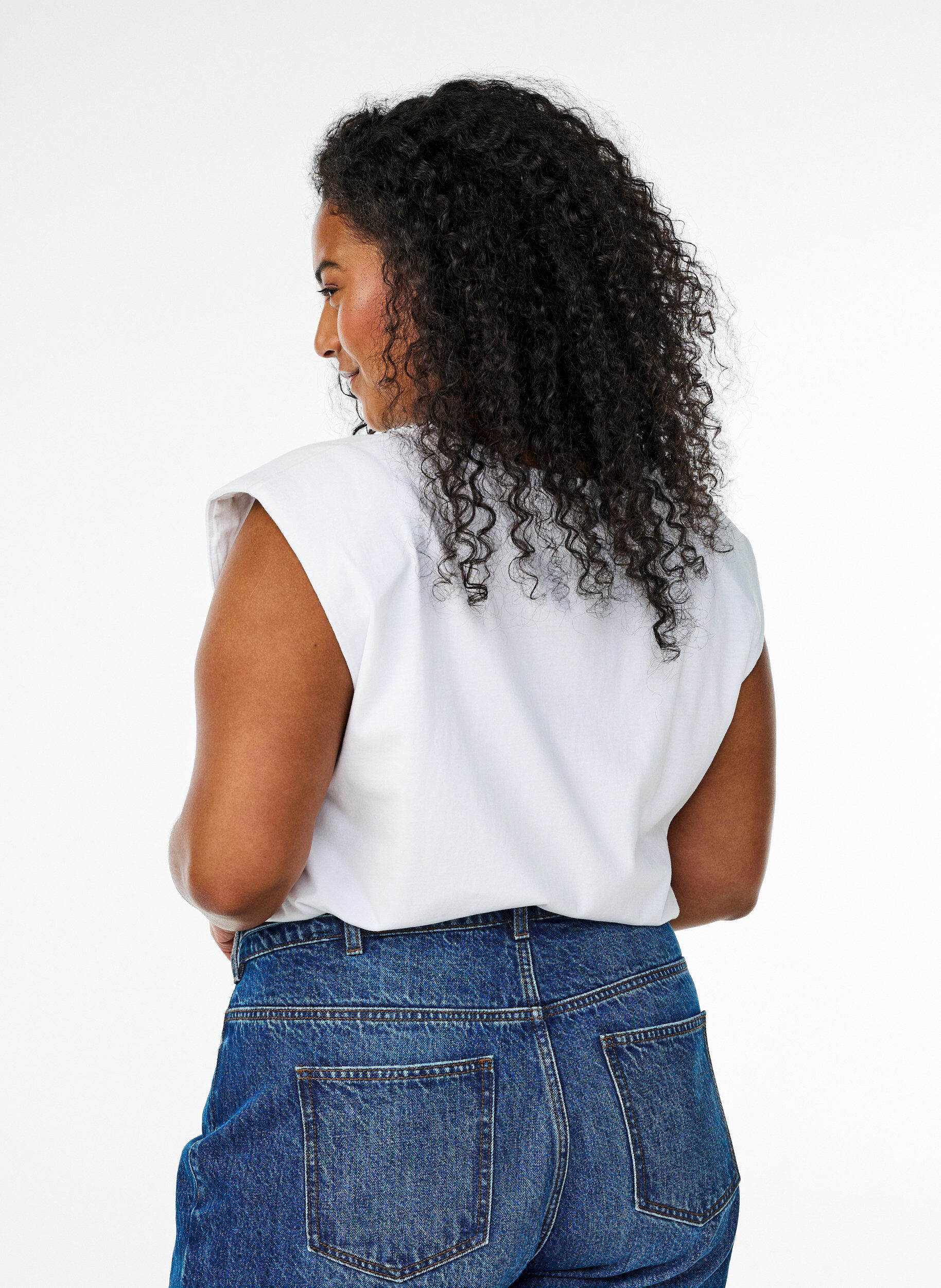 Zizzi Dzersejowa bluzka bez rekaw&oacute;w z poduszkami na ramionach, Biały, Model image number 2