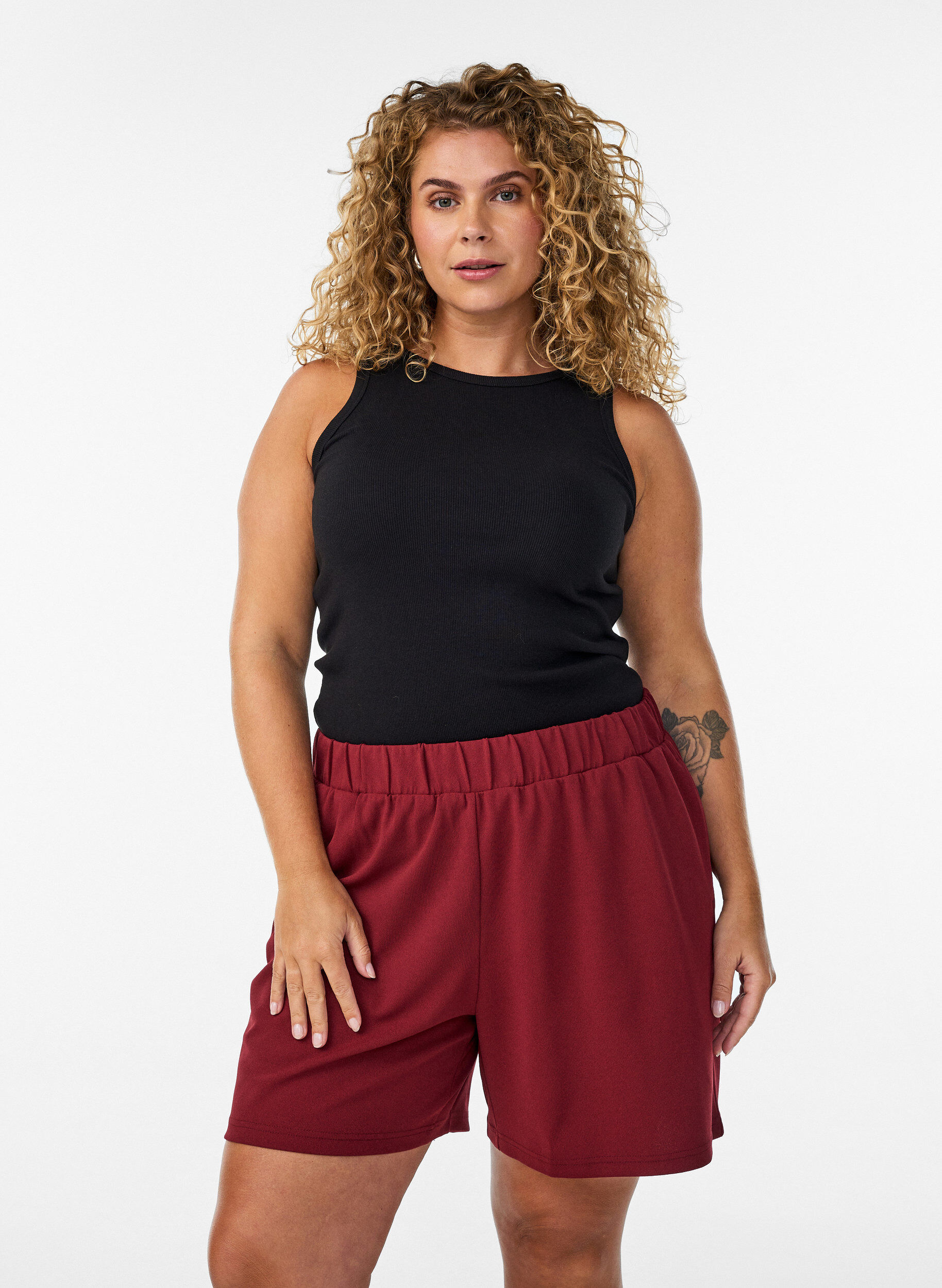 Luzne szorty z kieszeniami, Ciemnobordowy, Model