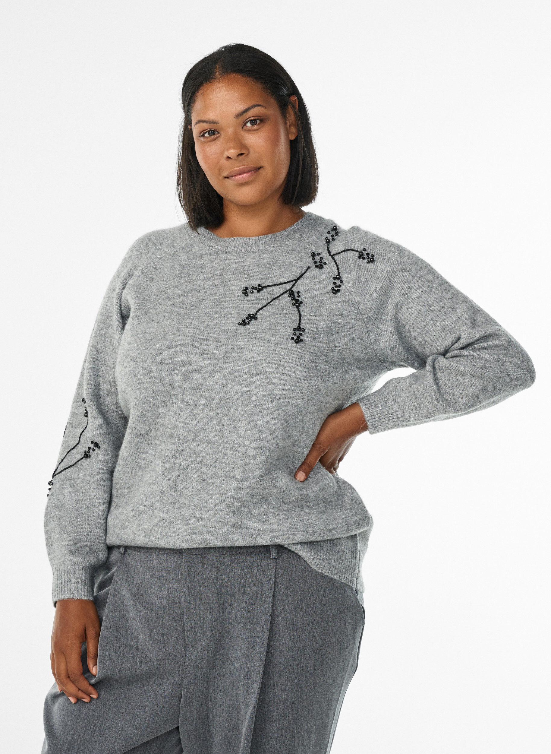 Sweter z haftem z perel, Szary, Model