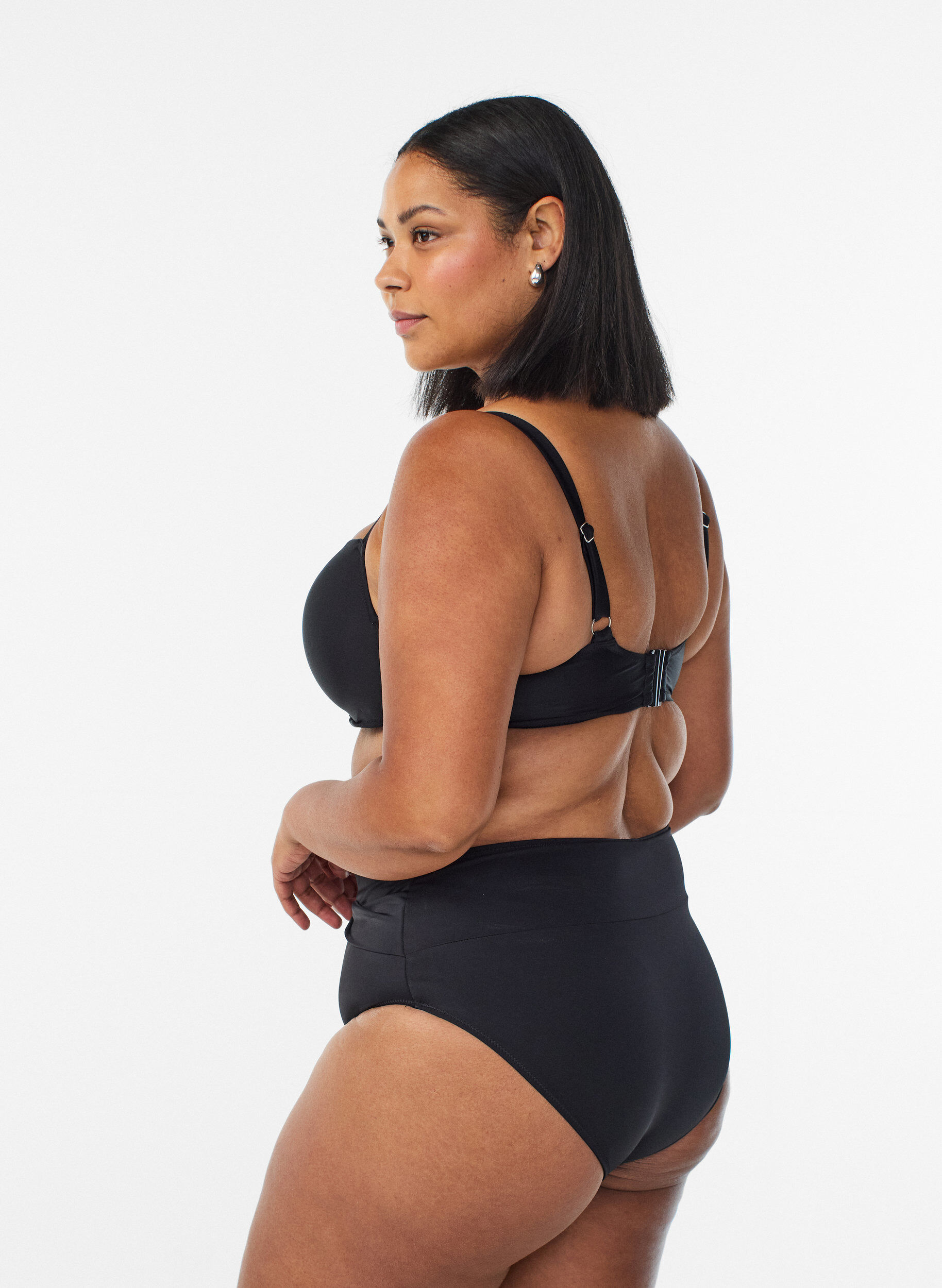 ZizziG&oacute;ra od bikini z fiszbinami i drapowaniem, Czarne, Model image number 2