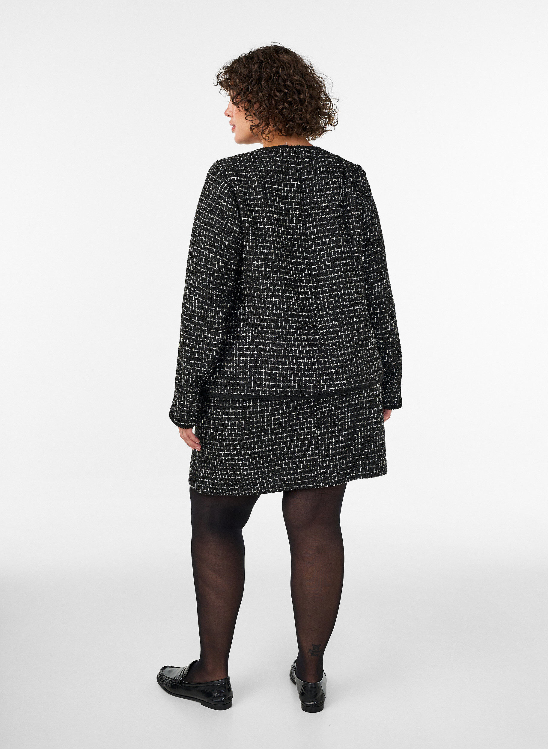 ZizziKr&oacute;tka sp&oacute;dnica z tkaniny boucl&eacute;, Czarne, Model image number 2