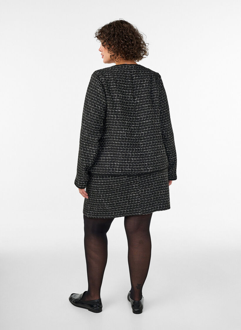 Kr&oacute;tka sp&oacute;dnica z tkaniny boucl&eacute;, Czarne, Model image number 2
