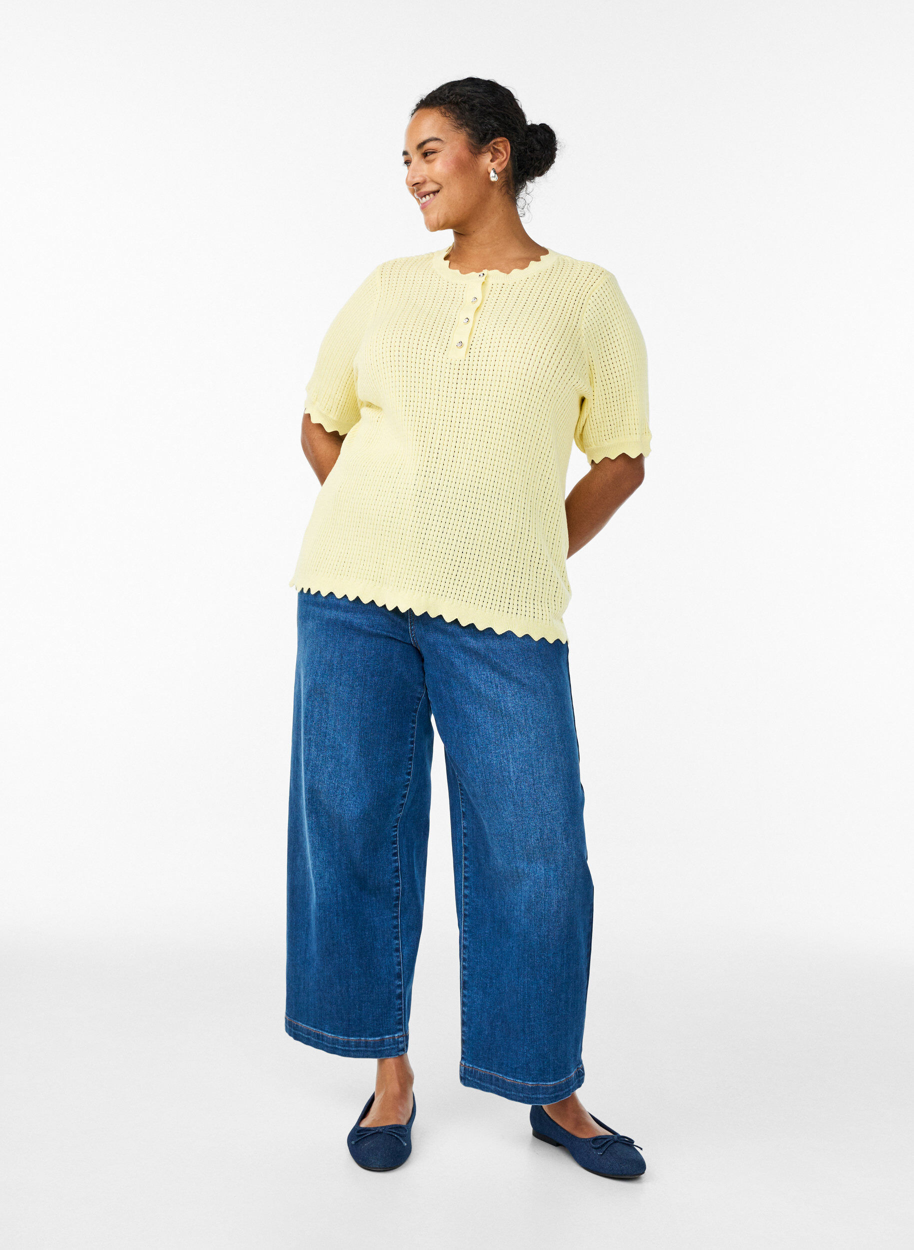 Zizzi Bluzka dzianinowa z kr&oacute;tkim rekawem, z azurowym wzorem i falowanymi brzegami, Ż&oacute;łty, Model image number 1