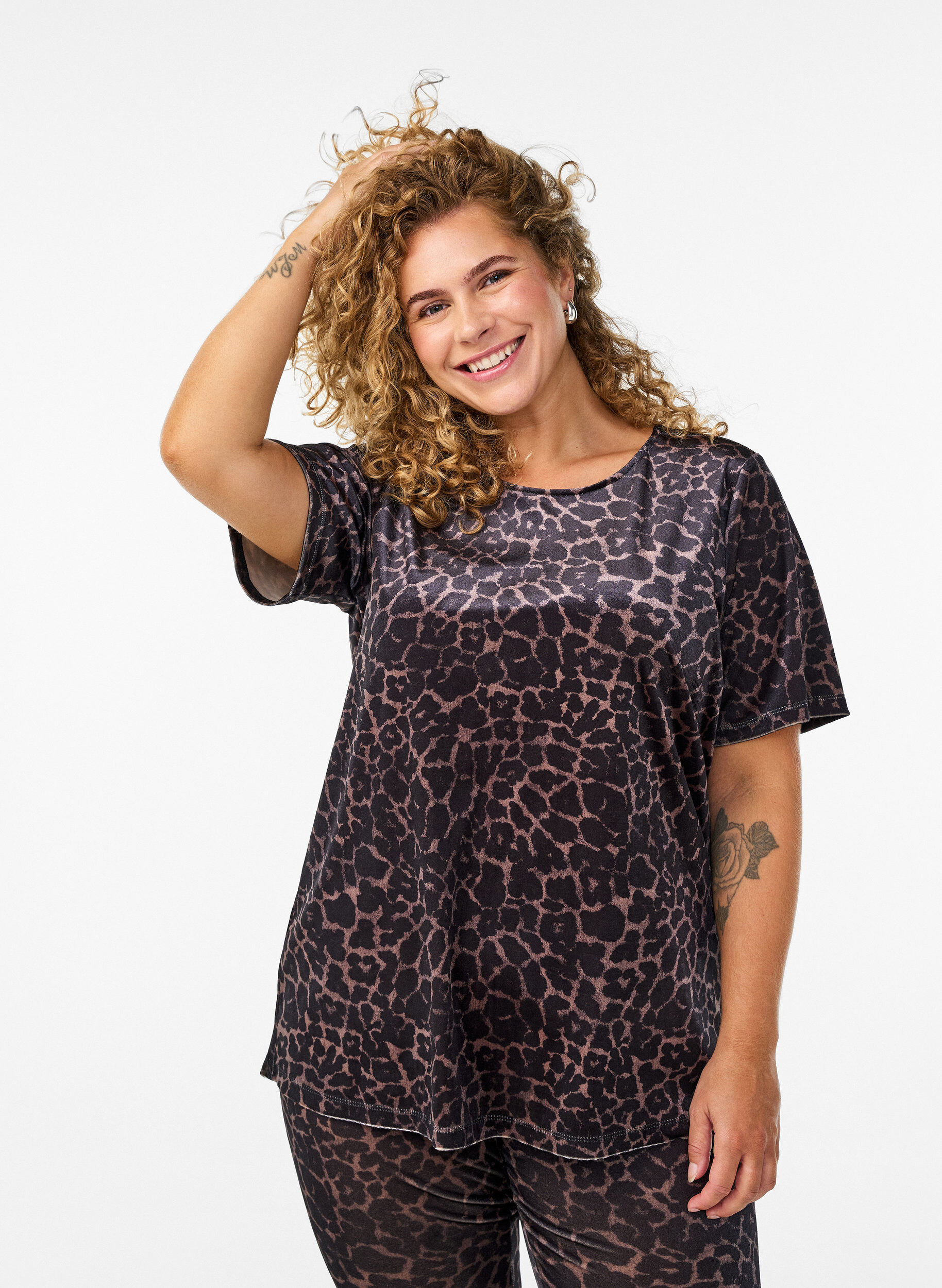 Welurowy top z kr&oacute;tkim rekawem, Brązowy, Model