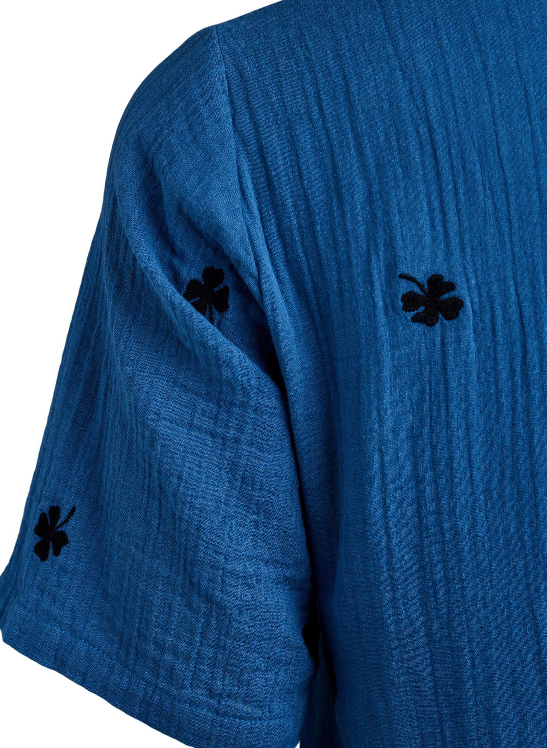 Zizzi Kr&oacute;tka muslinowa sukienka z bawelny z haftowanymi kwiatami, Niebieskie, Packshot image number 3