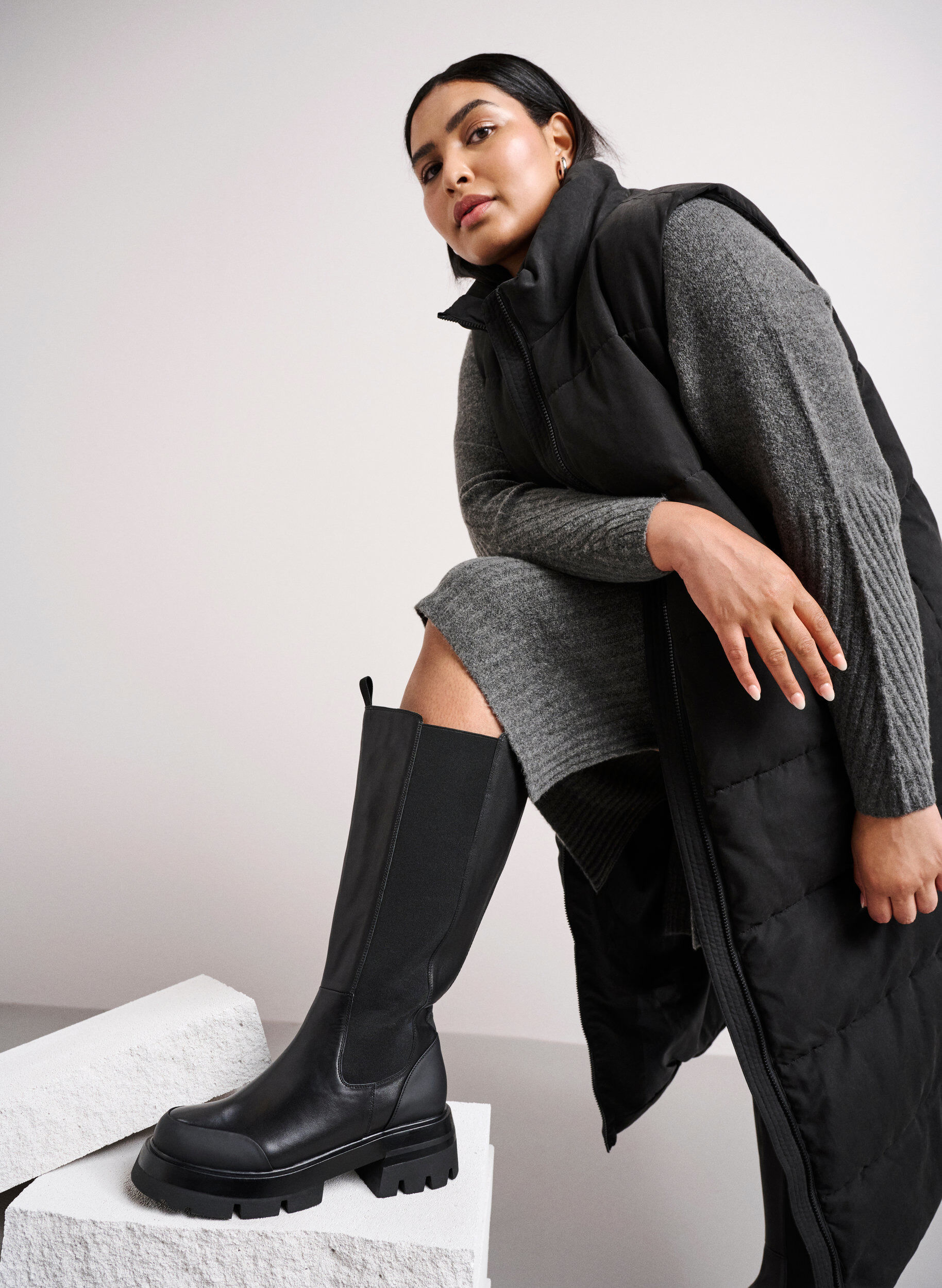 Zizzi Szerokie sk&oacute;rzane buty z wysoka cholewka i gumka, Black, Image image number 0