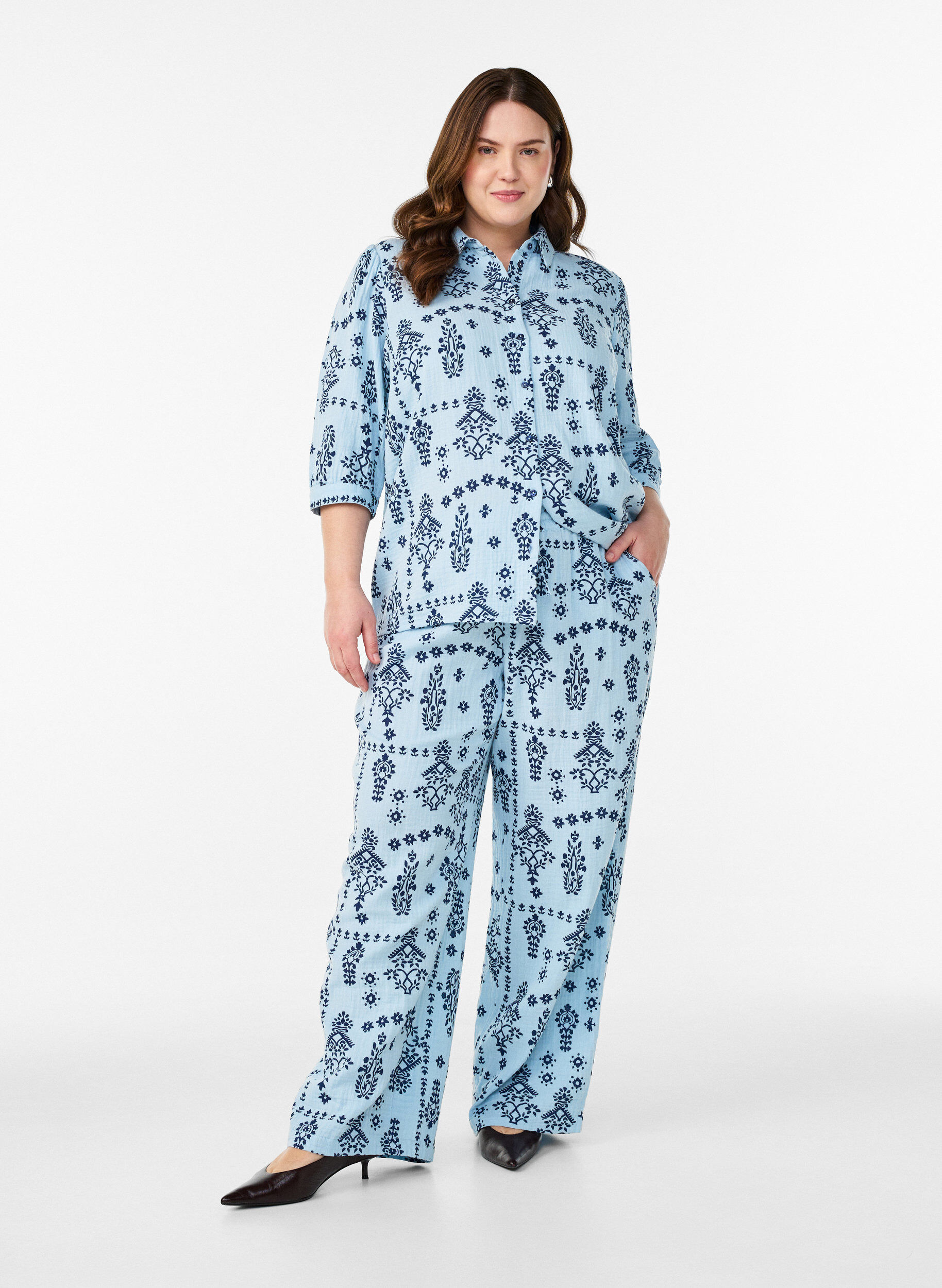 Luzne spodnie w kropki z bawelnianego muslinu, Niebieskie, Model