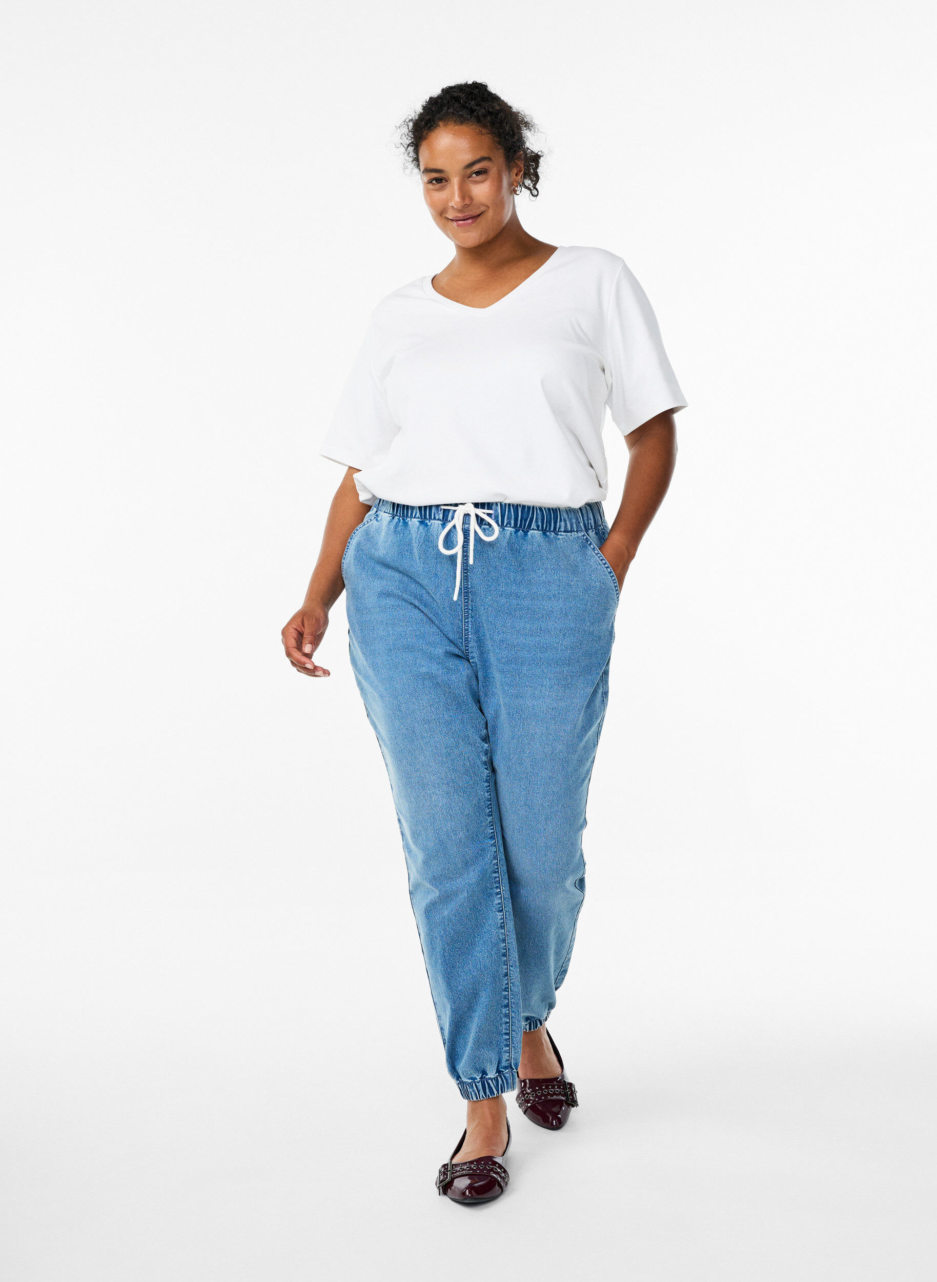 Jeansowe joggery z kieszeniami, Niebieskie, Model