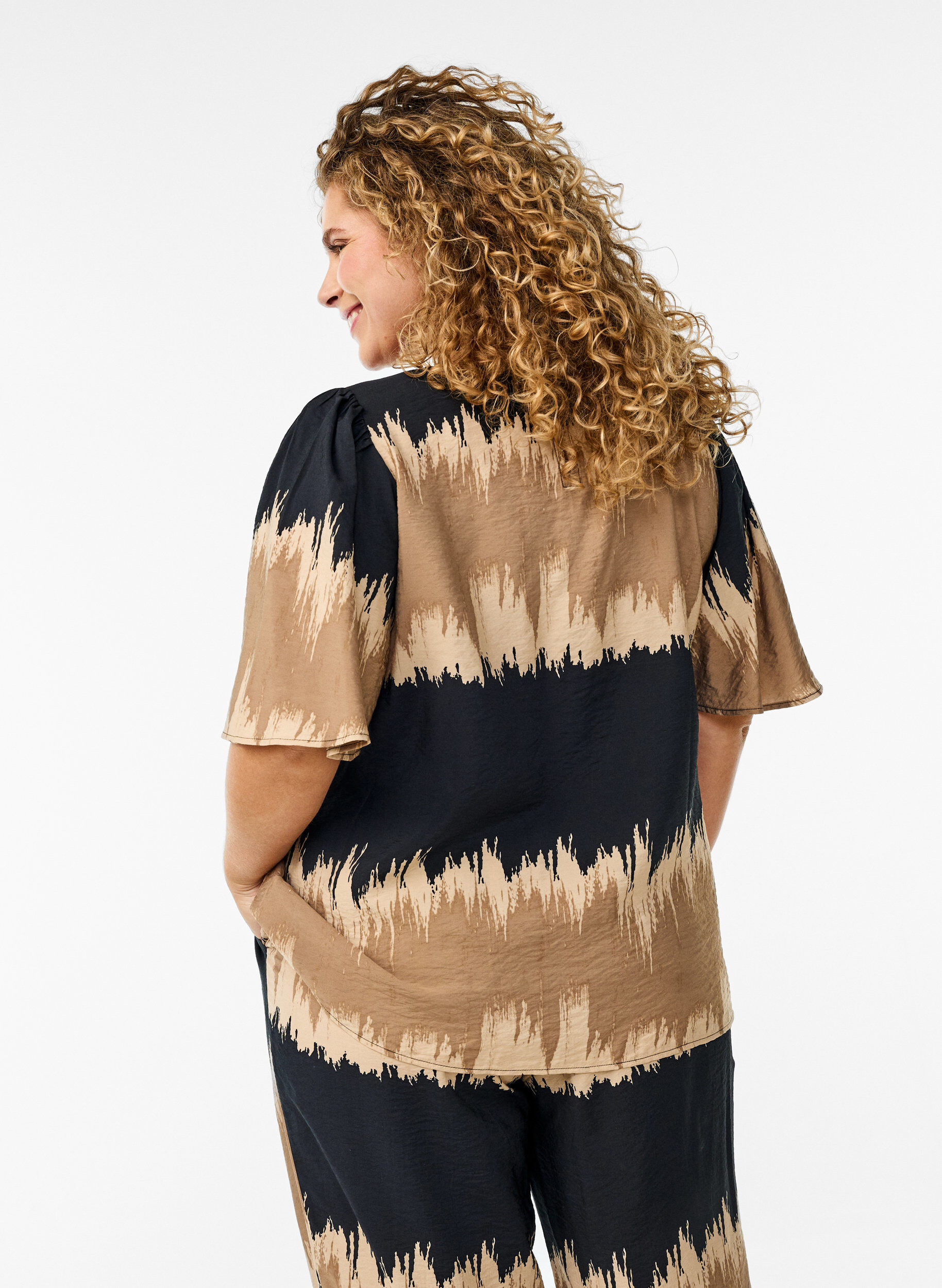 Zizzi Bluzka z szerokimi rekawami i nadrukiem graficznym, Czarne, Model image number 2