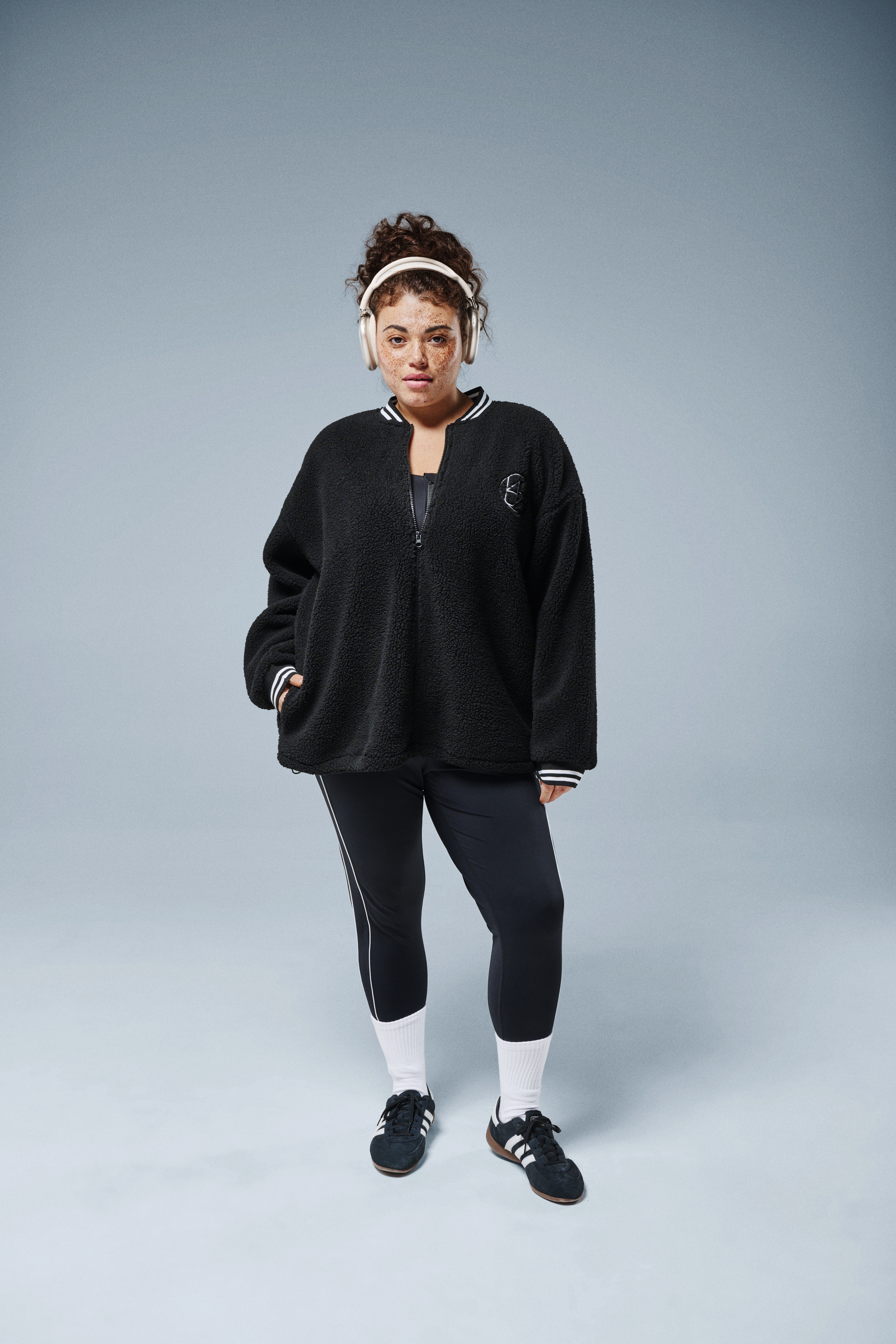 Kurtka z polaru teddy z paskami, , Model