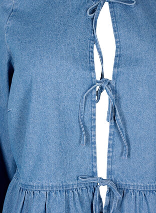 Dzinsowa bluzka z baskinka i wiazaniem, Light Blue Denim, Packshot image number 2