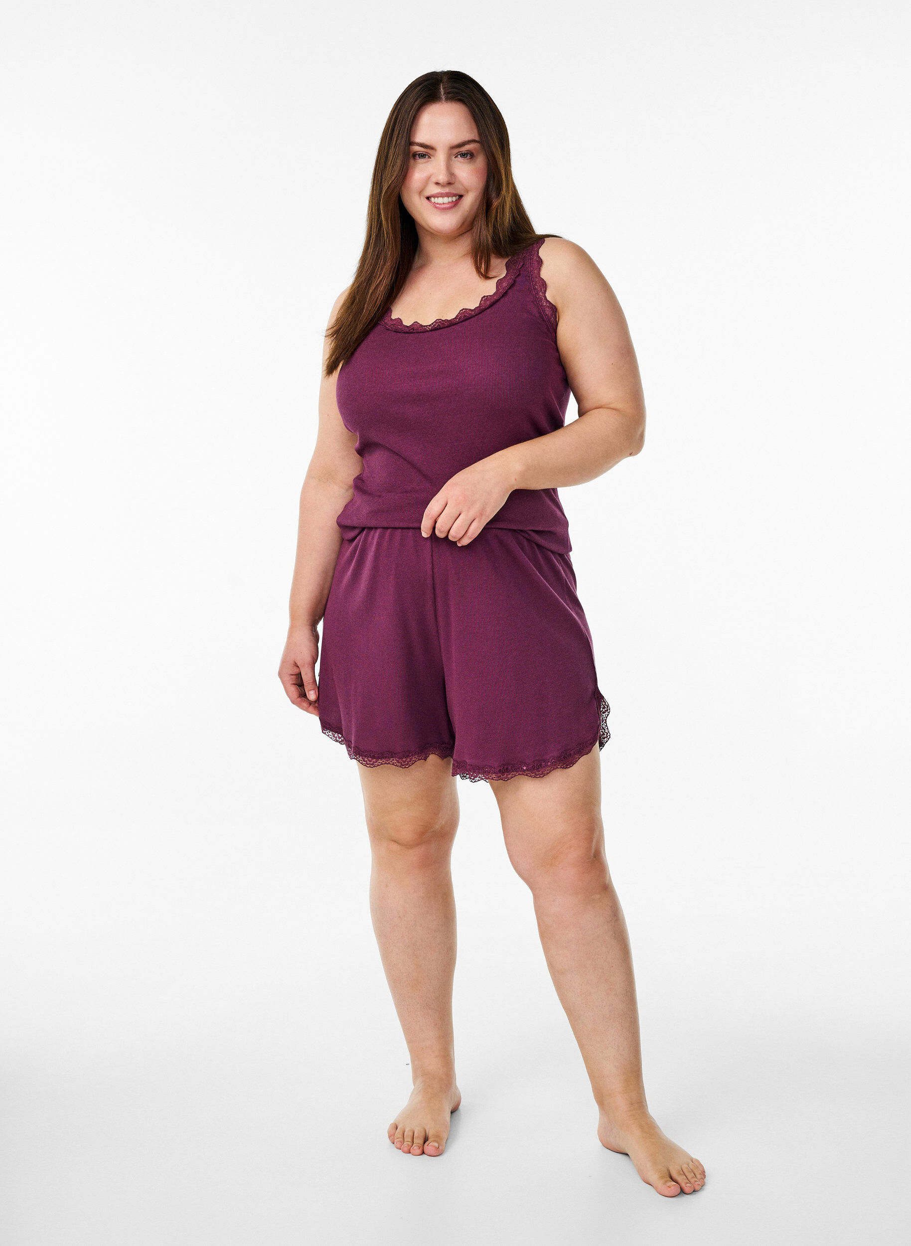 Zizzi Luzne nocne szorty o prazkowanej fakturze i koronkowym wykonczeniu, Ciemnobordowy, Model image number 1