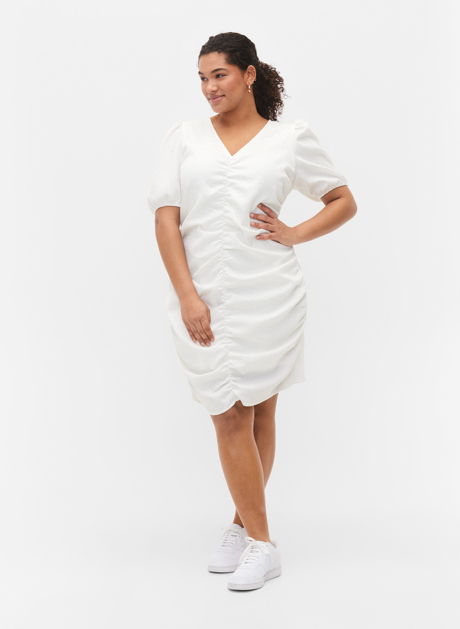 Zizzi Short sleeve dress with draping, Bright White, Model image number 3