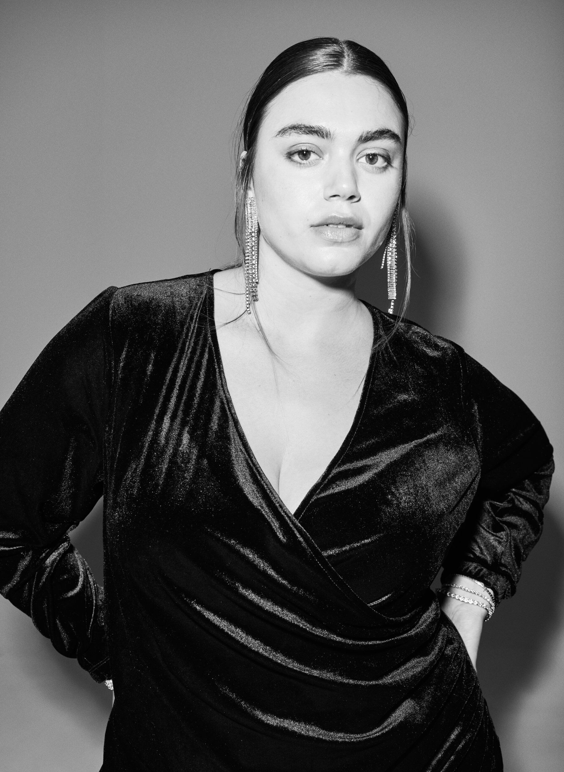 Zizzi Kr&oacute;tka welurowa sukienka kopertowa, Czarne, Image image number 0