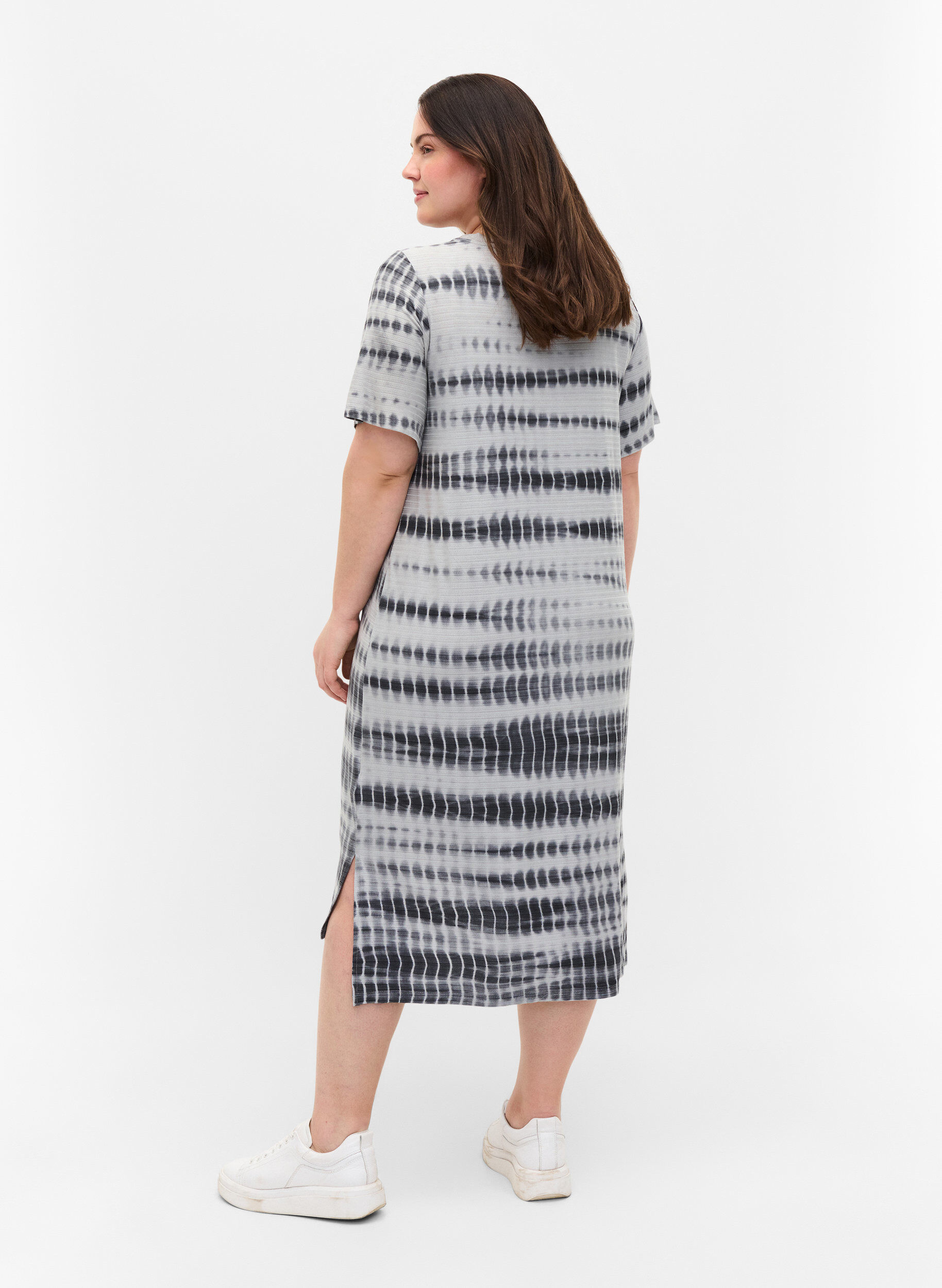 Zizzi Short-sleeved viscose dress with tie-dye print, White, Black Tie Dye, Model image number 1