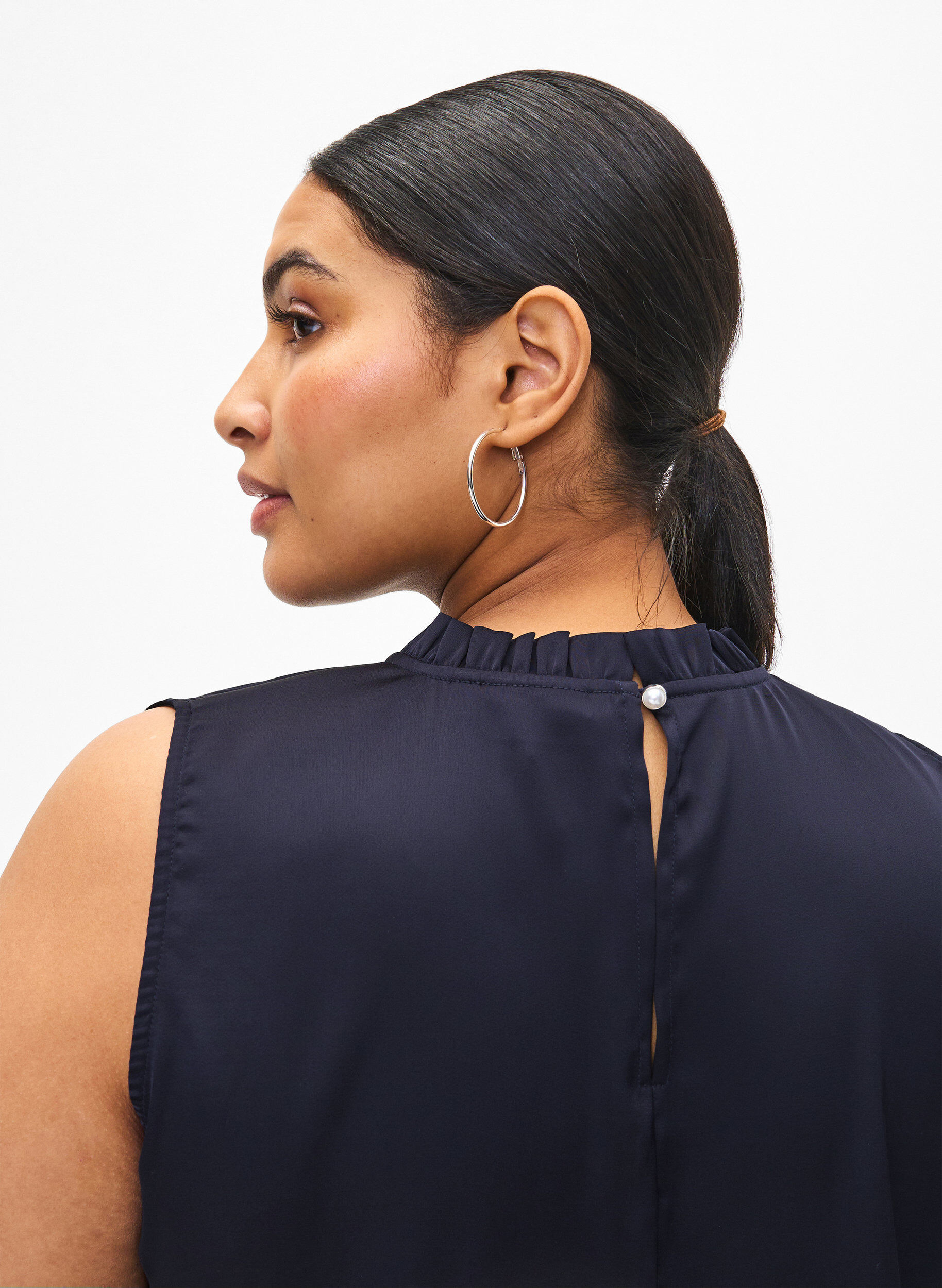 Zizzi Satynowy top z odkrytymi ramionami wiazany na szyi, Night Sky, Model image number 2