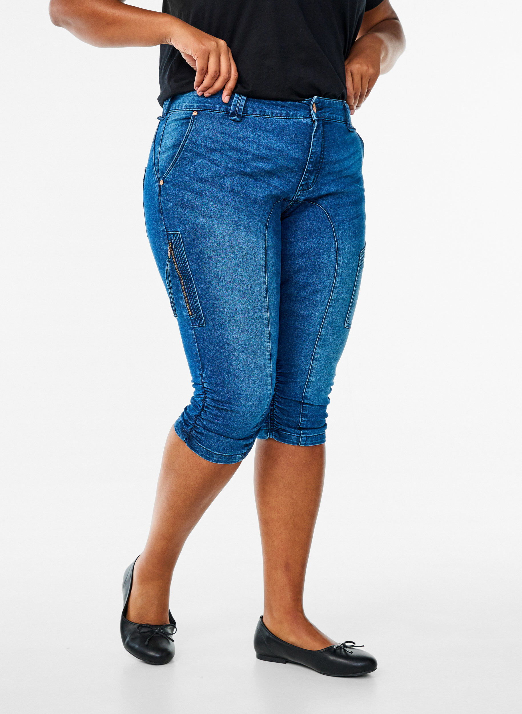 ZizziJeansy capri o dopasowanym kroju z kieszeniami, Niebieskie, Model image number 2