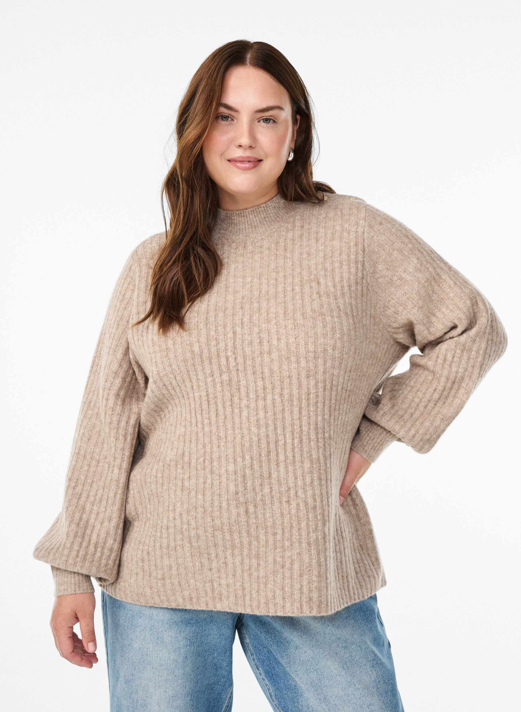 ZizziPrazkowany sweter z bufiastymi rekawami i guzikami, Beżowy, Model image number 0