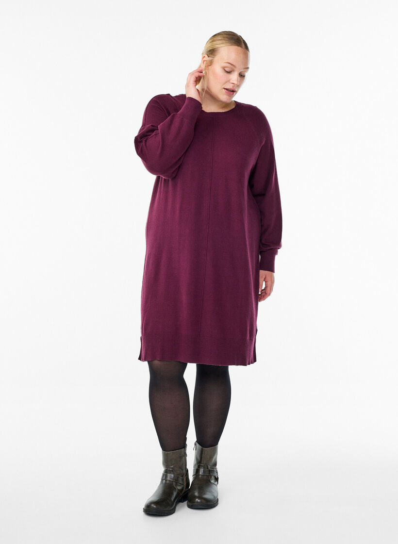 Kr&oacute;tka dzianinowa sukienka z raglanowymi rekawami i srodkowym szwem, Czerwony, Model image number 1
