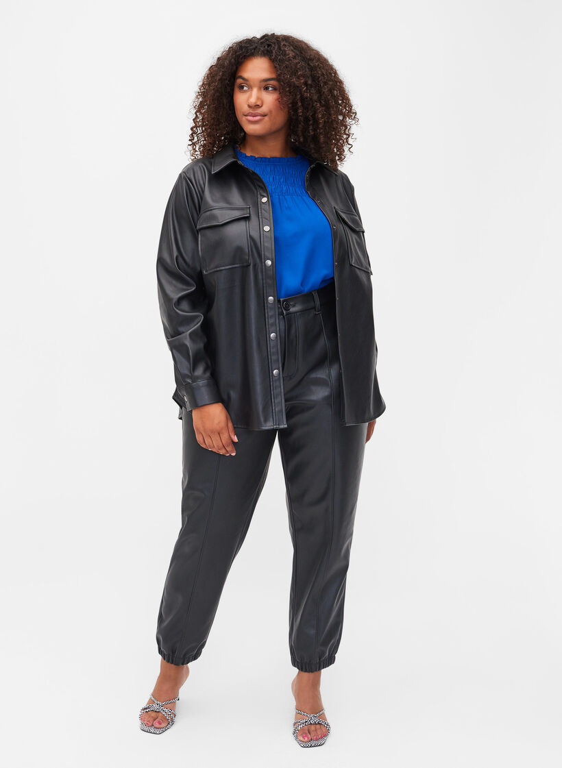 Spodnie ze sztucznej skóry, Black, Model image number 0