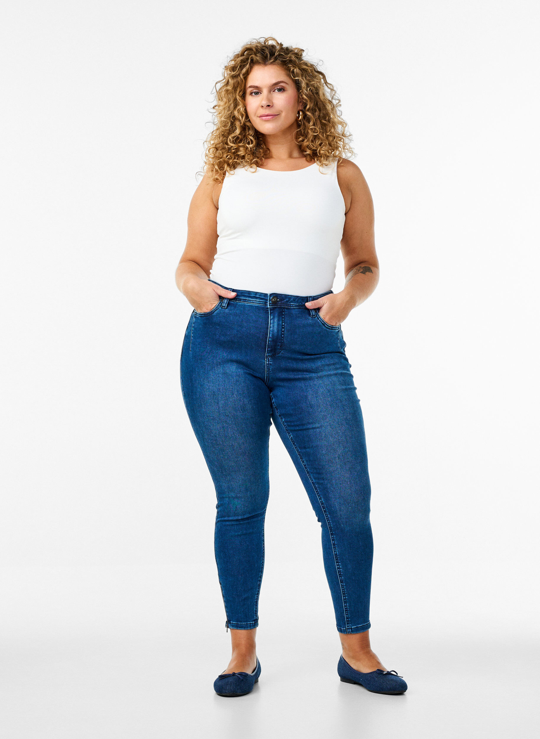 Jeansy Amy nad kostke z suwakiem, Niebieskie, Model
