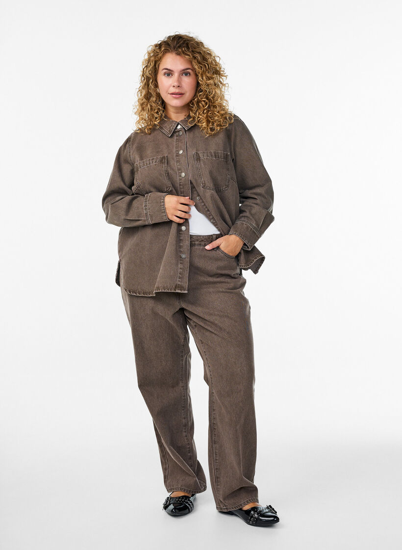  Jeansy o prostych nogawkach w kolorowym denimie, Brązowy, Model