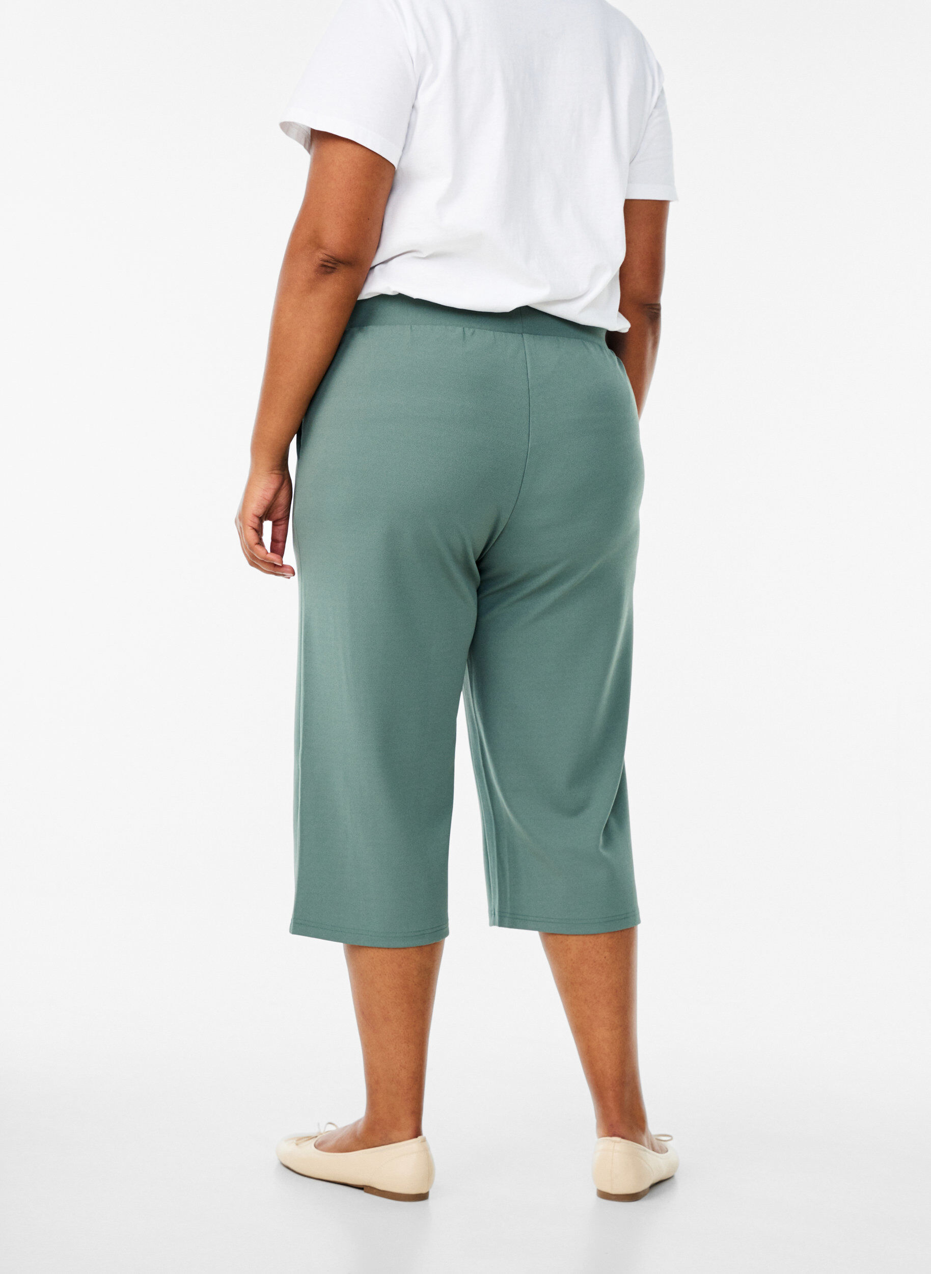 Zizzi FLASH - Spodnie 3/4 o luznym kroju z wysokim stanem, Zielony, Model image number 1