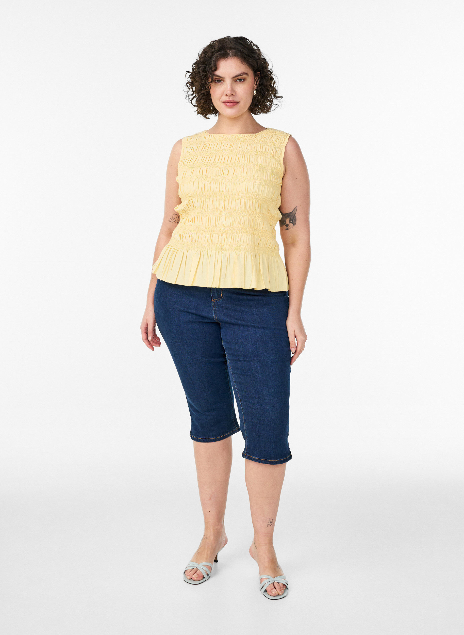 ZizziBluzka z kolnierzykiem w ksztalcie l&oacute;dki i peplumowym wycieciem na dole, Ż&oacute;łty, Model image number 1