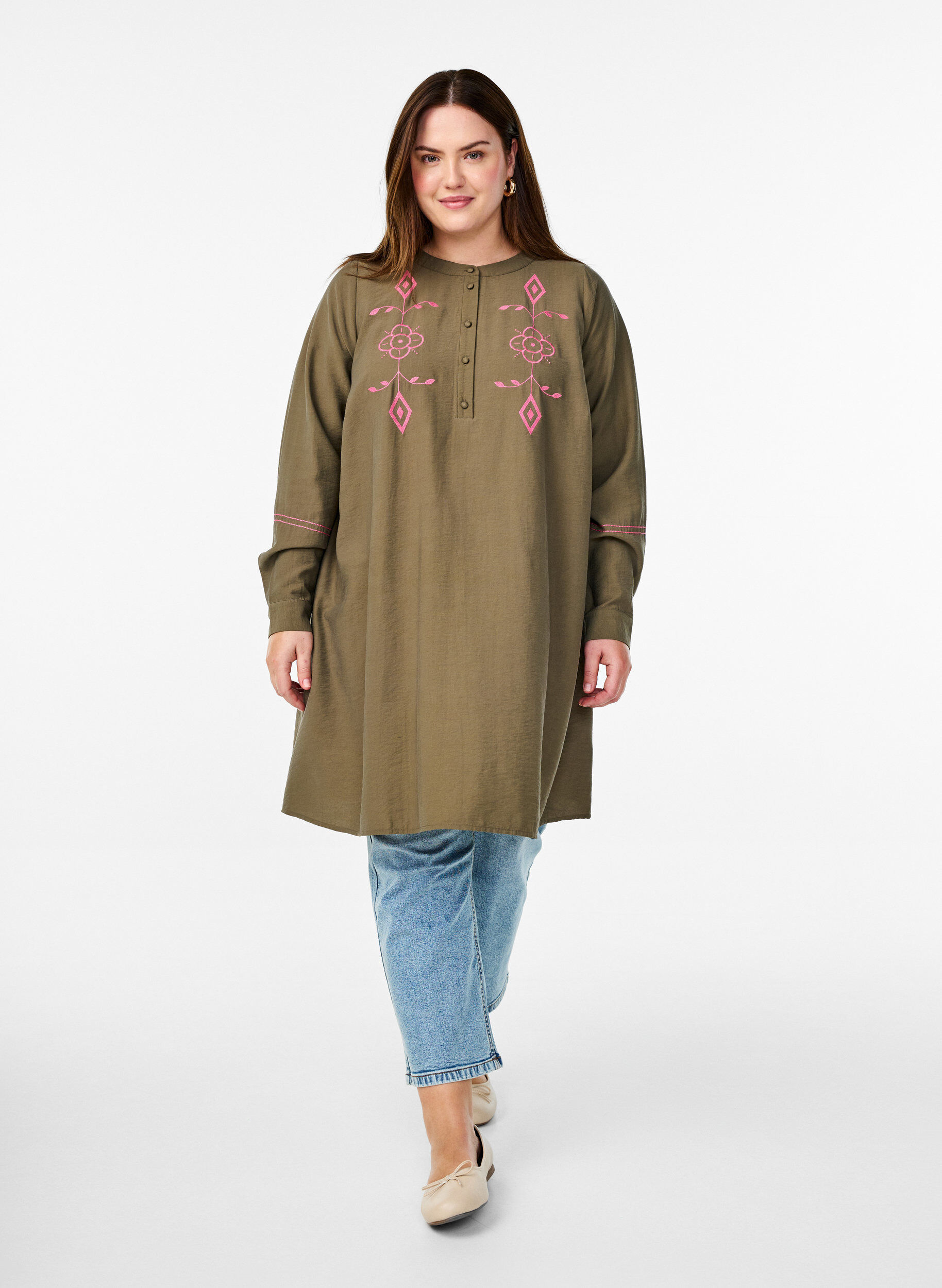 Zizzi Kr&oacute;tka sukienka z kontrastowym haftem, Zielony, Model image number 1