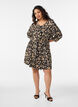Kr&oacute;tkiej sukienki z rekawami 3/4 i wzorem, Czarne, Model image number 1